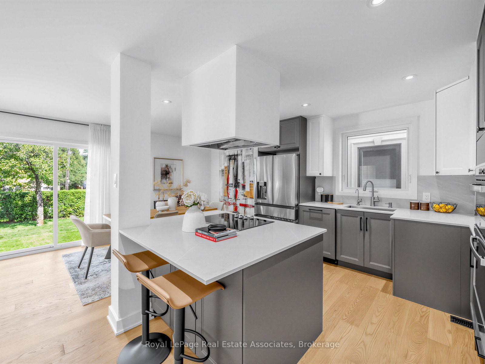 Photo 11 of 25 Treeview Drive, Etobicoke, Alderwood — HOMEH