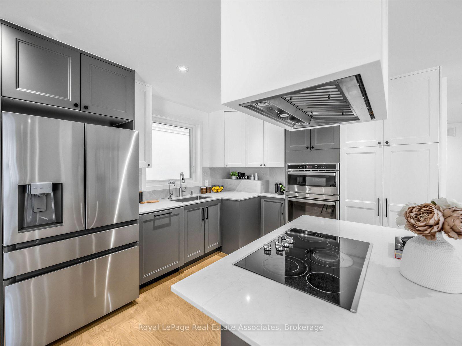 Photo 13 of 25 Treeview Drive, Etobicoke, Alderwood — HOMEH