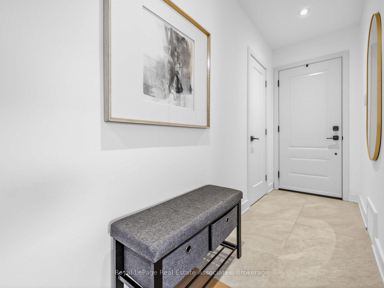 Photo 14 of 25 Treeview Drive, Etobicoke, Alderwood — HOMEH