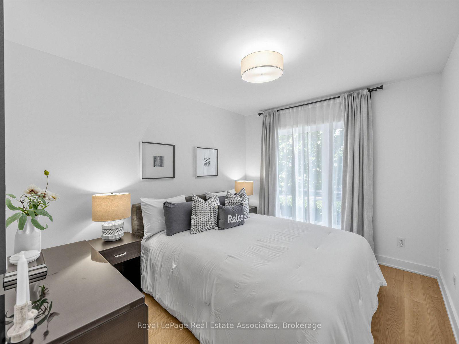 Photo 15 of 25 Treeview Drive, Etobicoke, Alderwood — HOMEH