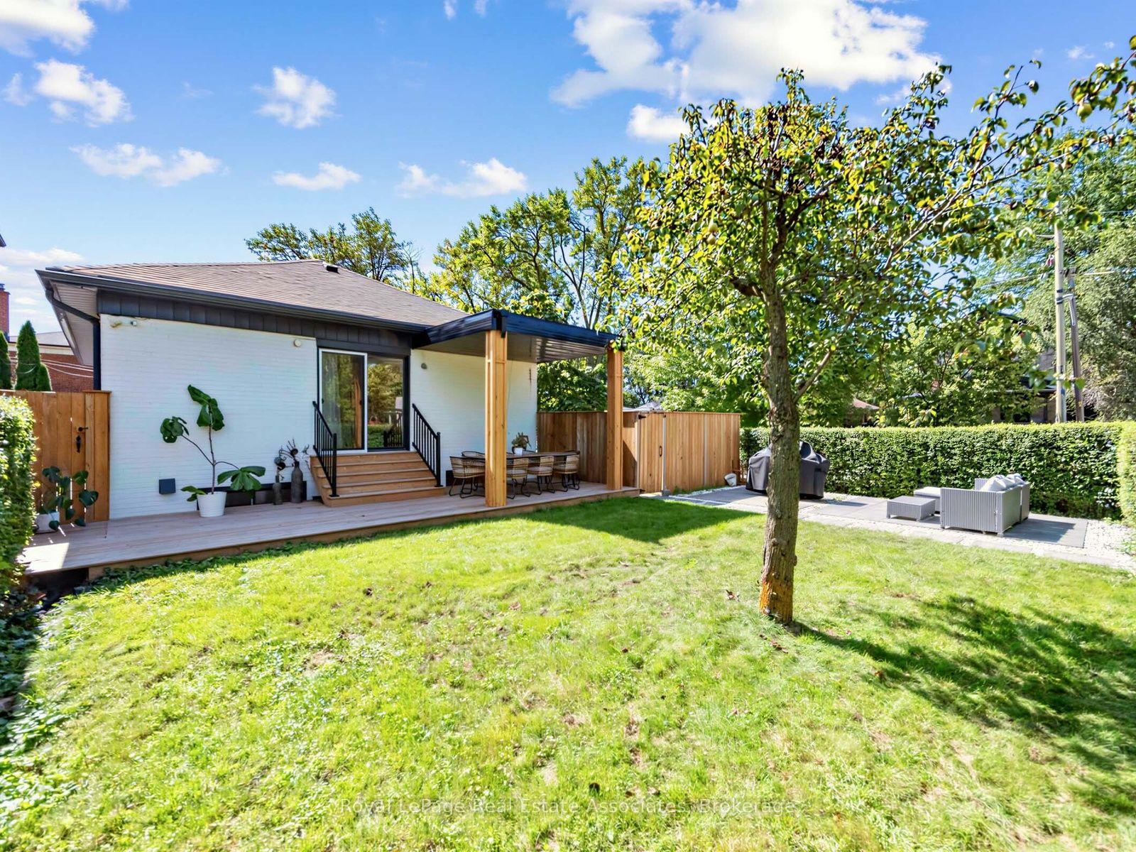 Photo 32 of 25 Treeview Drive, Etobicoke, Alderwood — HOMEH
