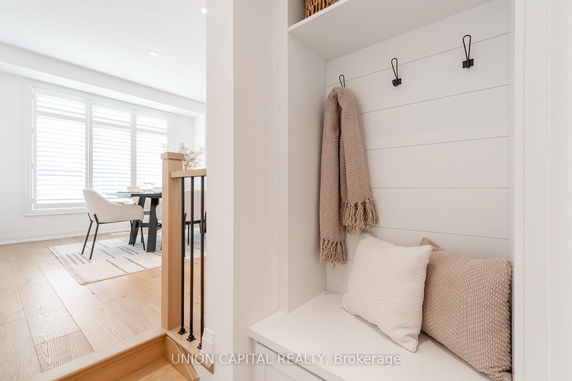 Photo 11 of 9 Seedling Crescent, Whitchurch-Stouffville, Stouffville — HOMEH