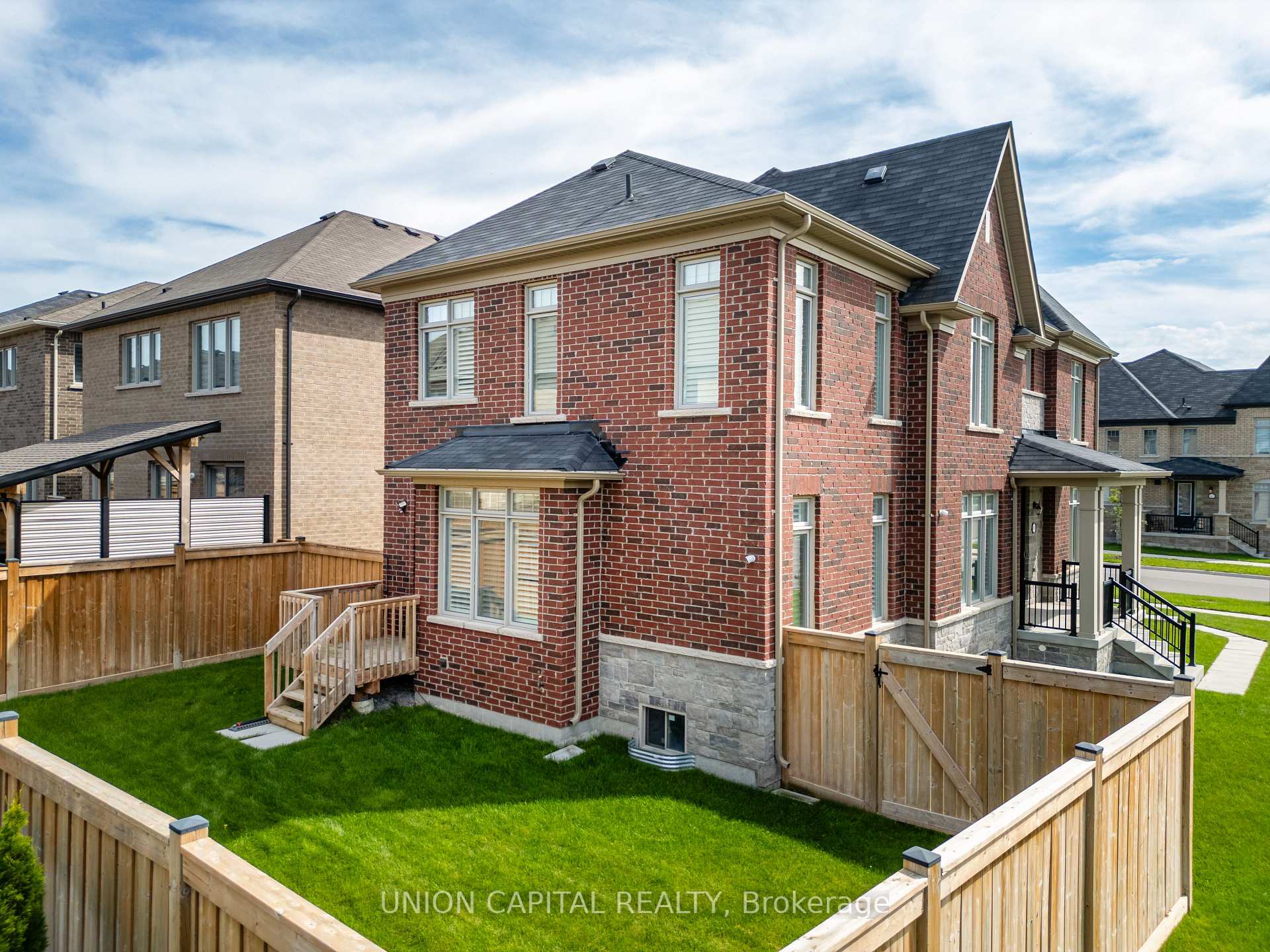 Photo 30 of 9 Seedling Crescent, Whitchurch-Stouffville, Stouffville — HOMEH