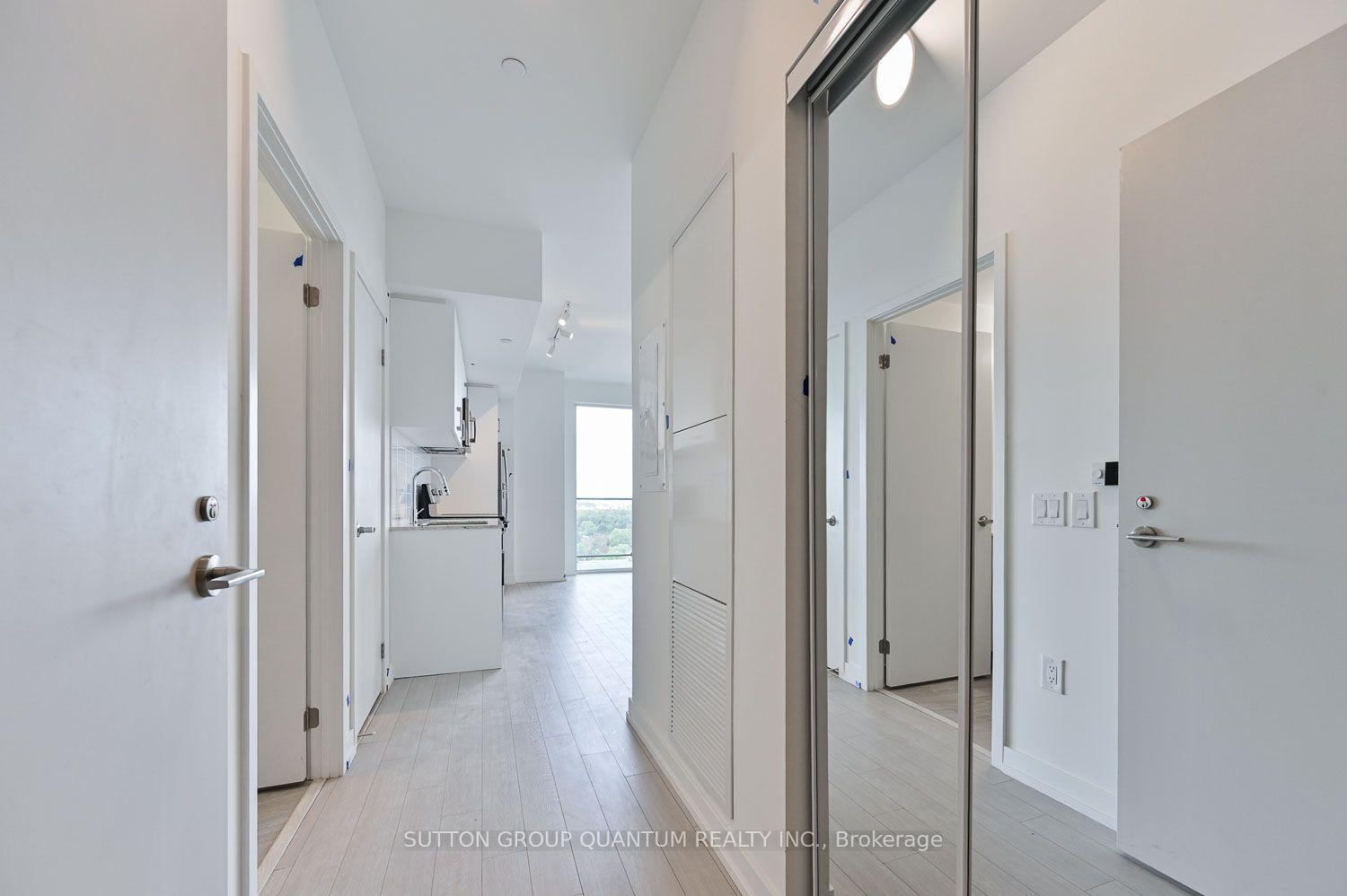Photo 3 of Unit 1821, 4010 Eglinton Avenue W, Etobicoke, Humber Heights — HOMEH