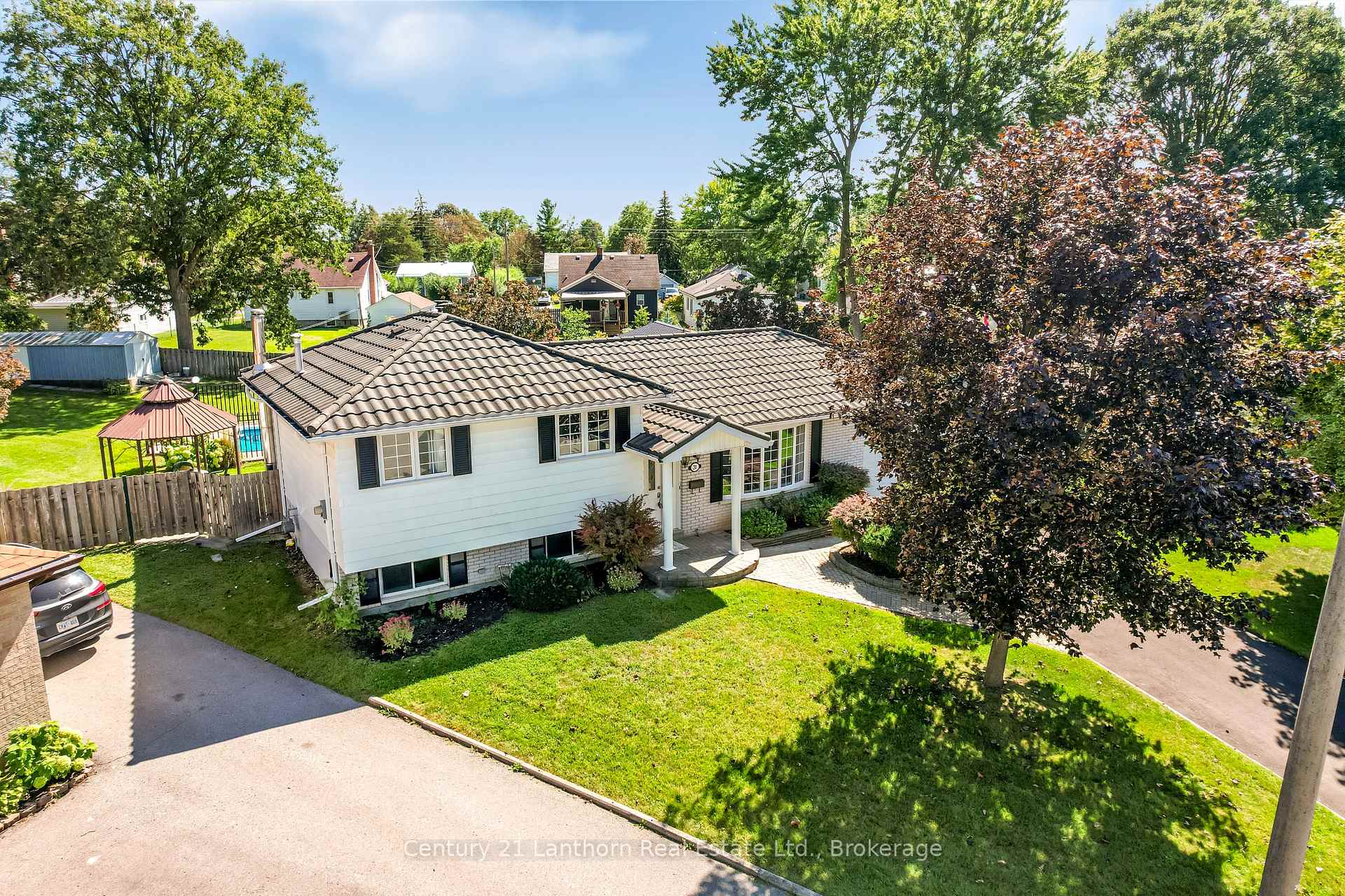 Photo 2 of 31 Marsh Drive, Belleville, Belleville Ward — HOMEH