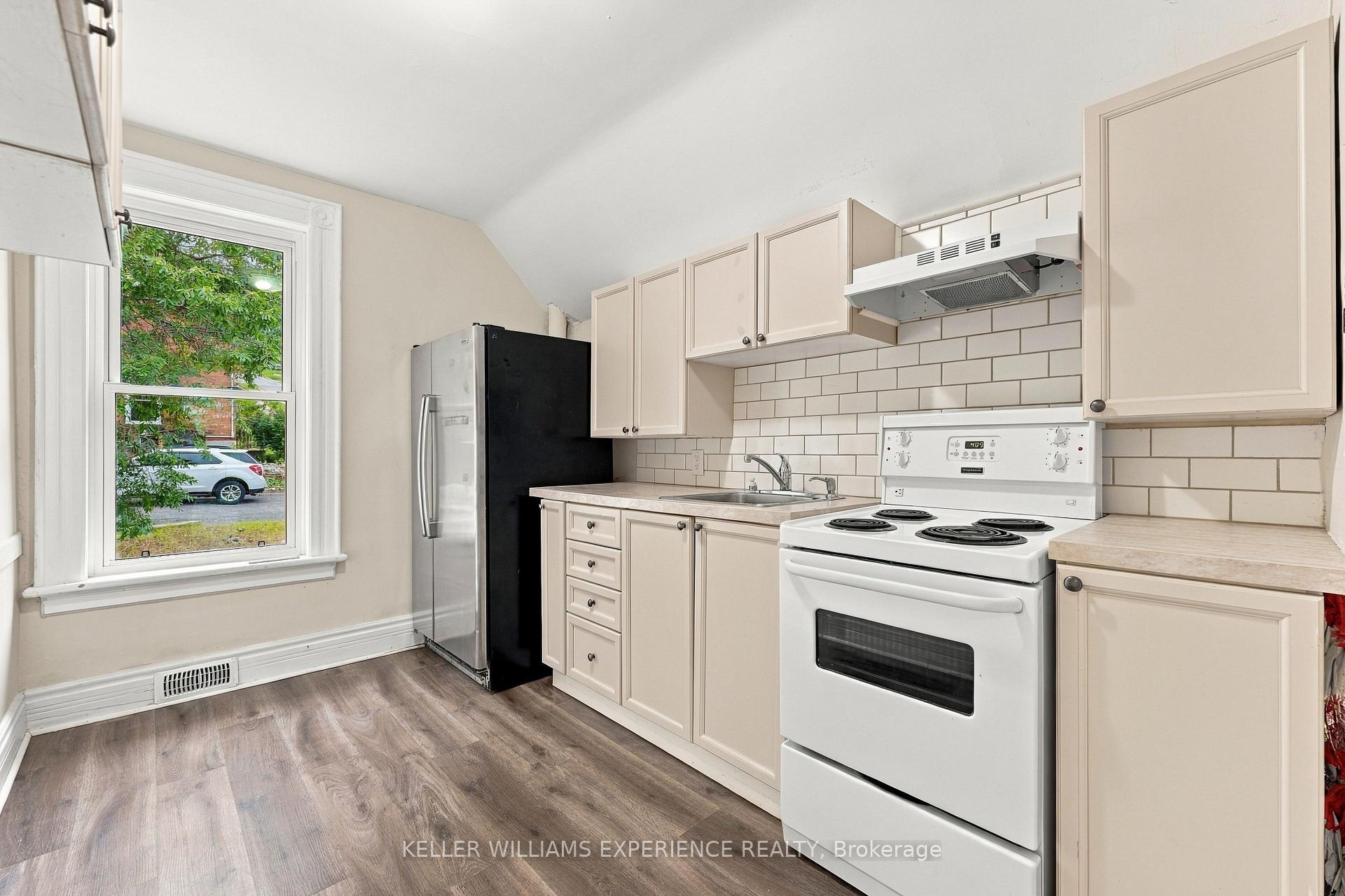 Photo 4 of 154 Fifth Street, Midland — HOMEH