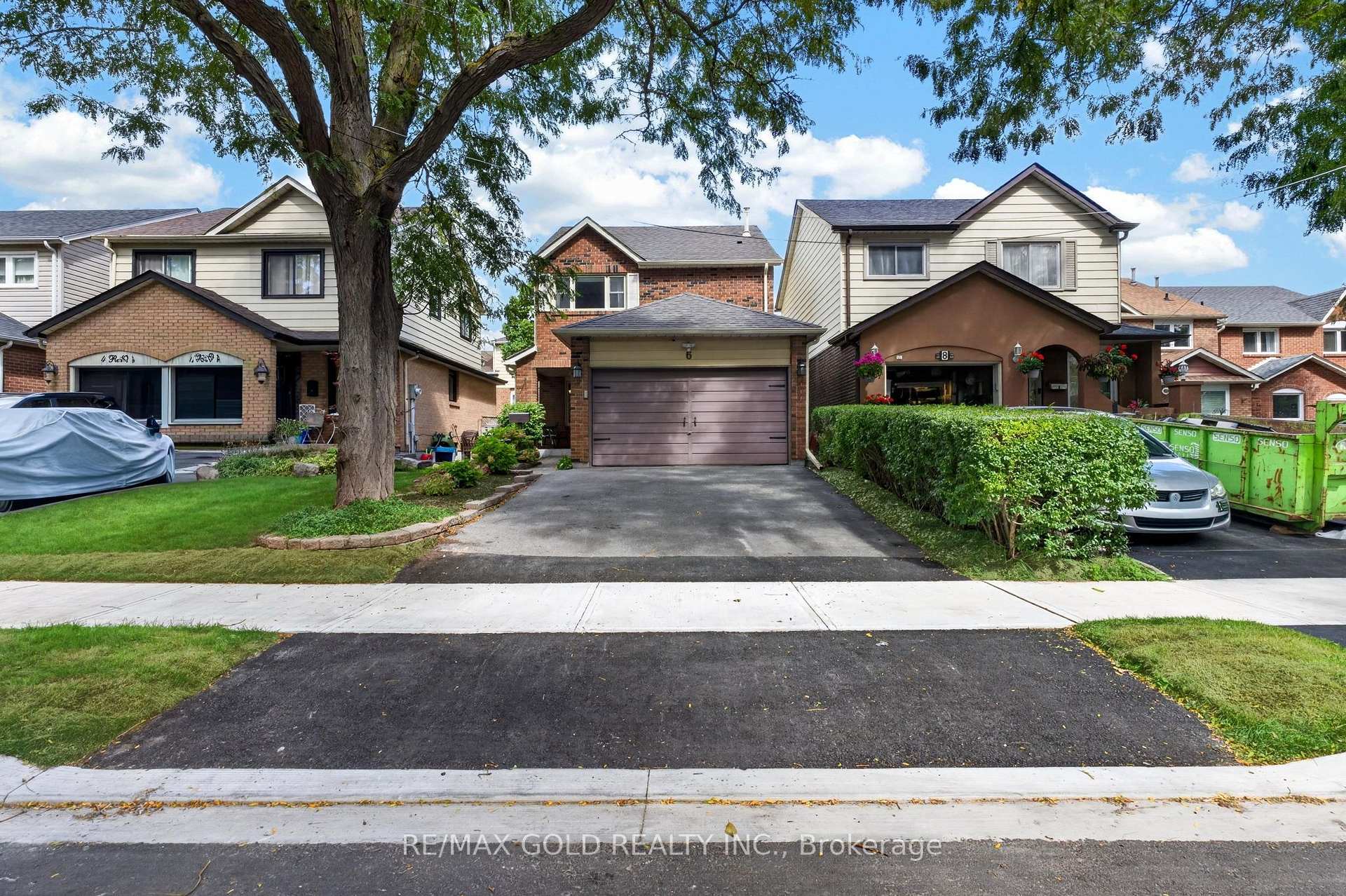 Photo 3 of 6 Rowe Court, Brampton, Brampton West — HOMEH