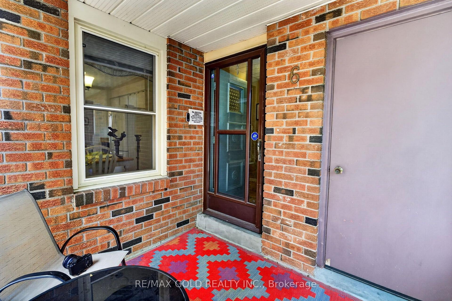 Photo 8 of 6 Rowe Court, Brampton, Brampton West — HOMEH