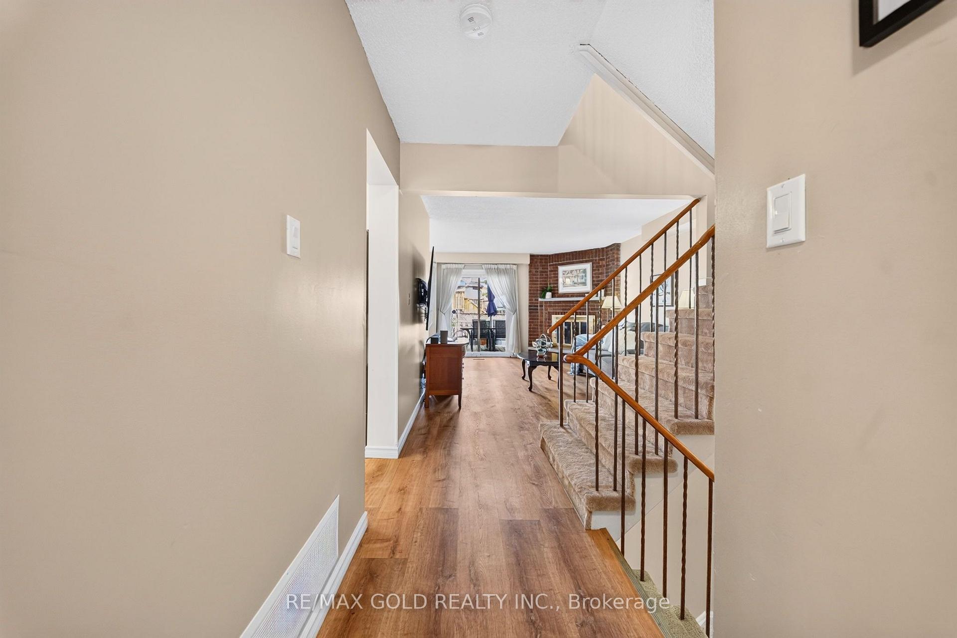 Photo 10 of 6 Rowe Court, Brampton, Brampton West — HOMEH