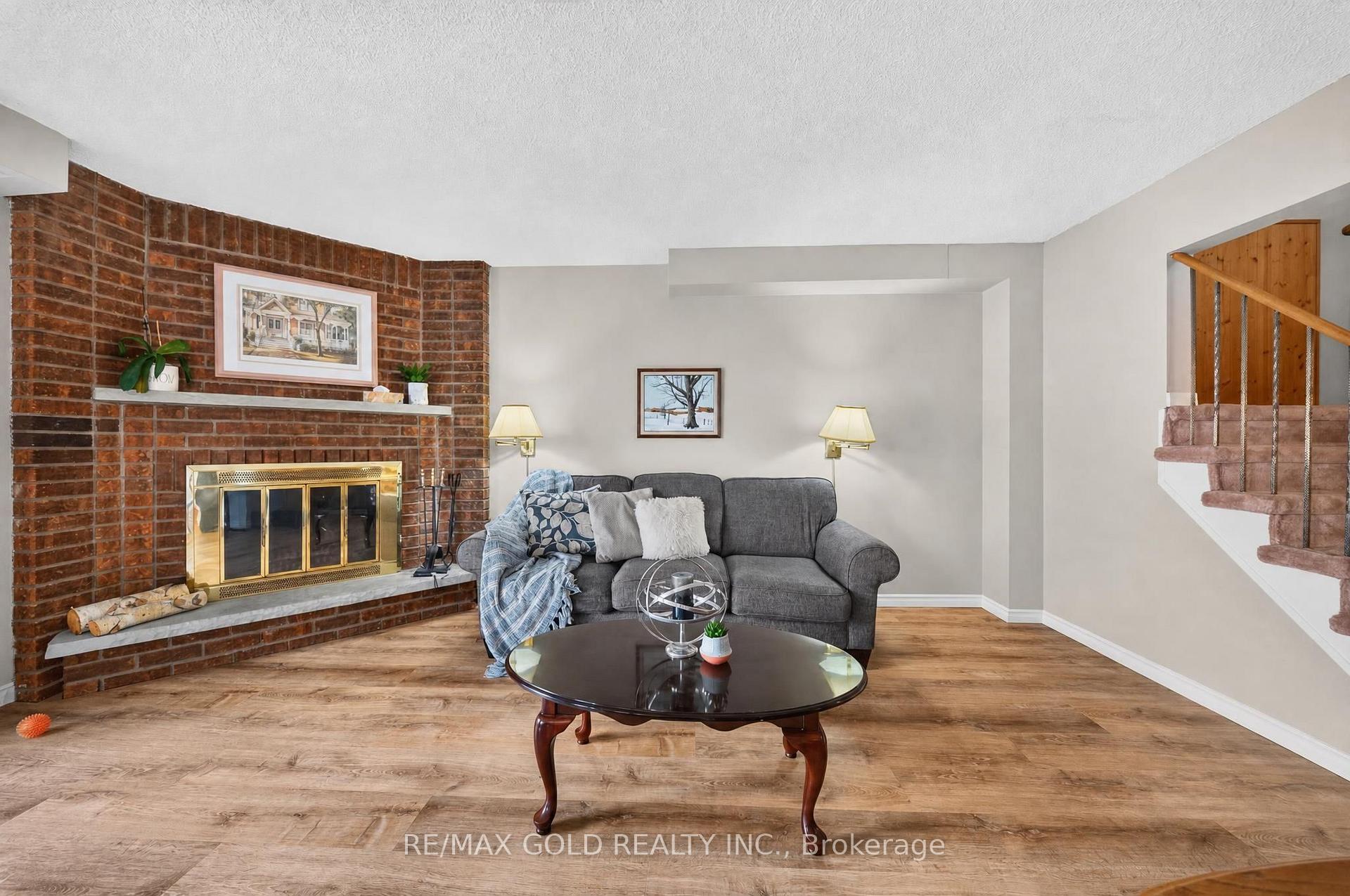 Photo 12 of 6 Rowe Court, Brampton, Brampton West — HOMEH