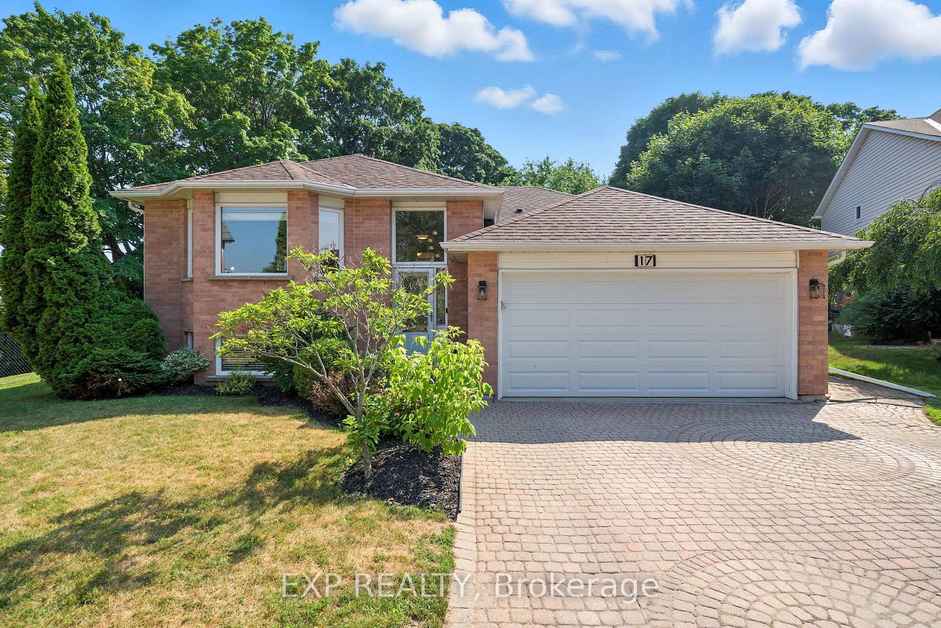 Photo 1 of 17 Farncomb Crescent, Clarington, Bowmanville — HOMEH