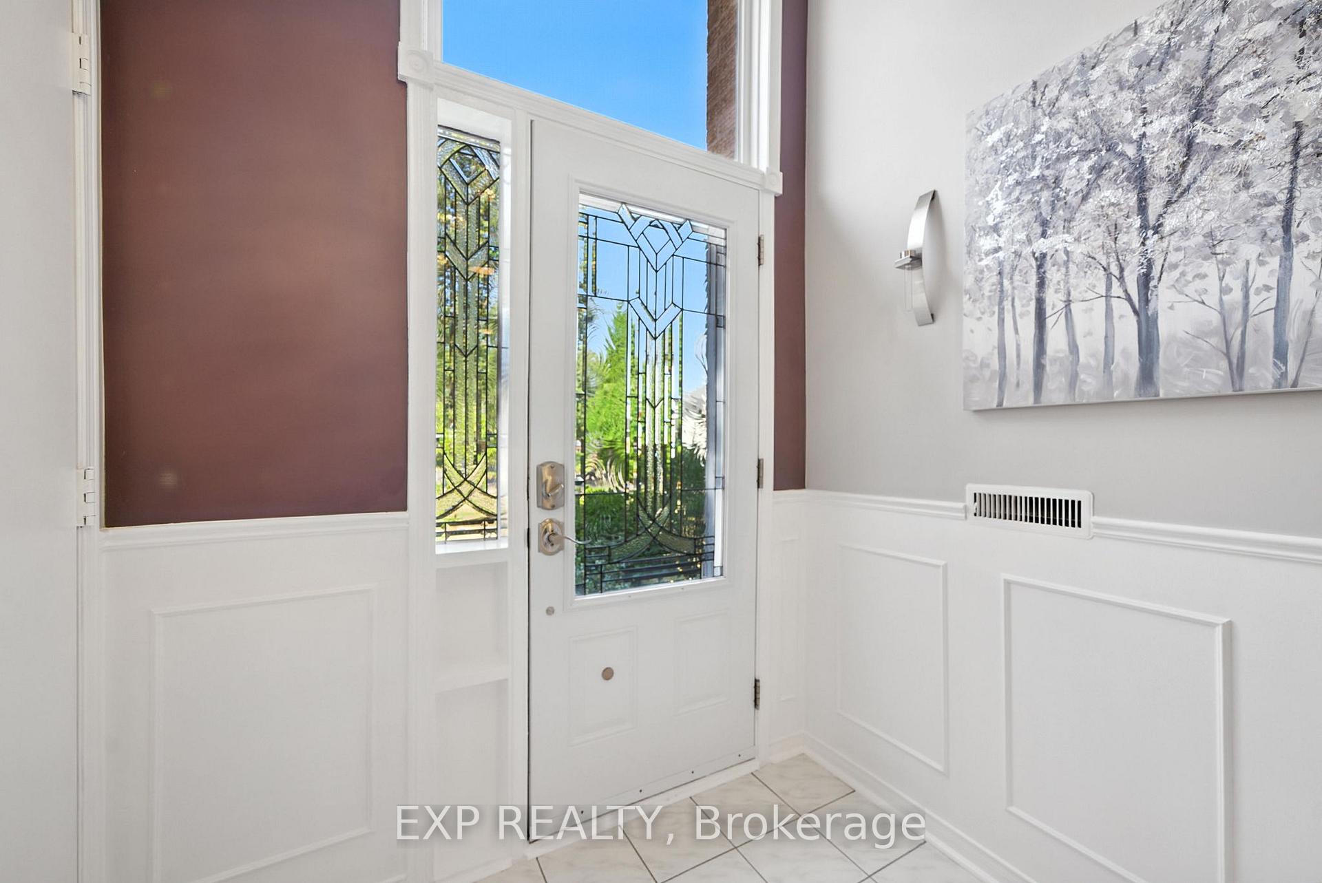 Photo 5 of 17 Farncomb Crescent, Clarington, Bowmanville — HOMEH