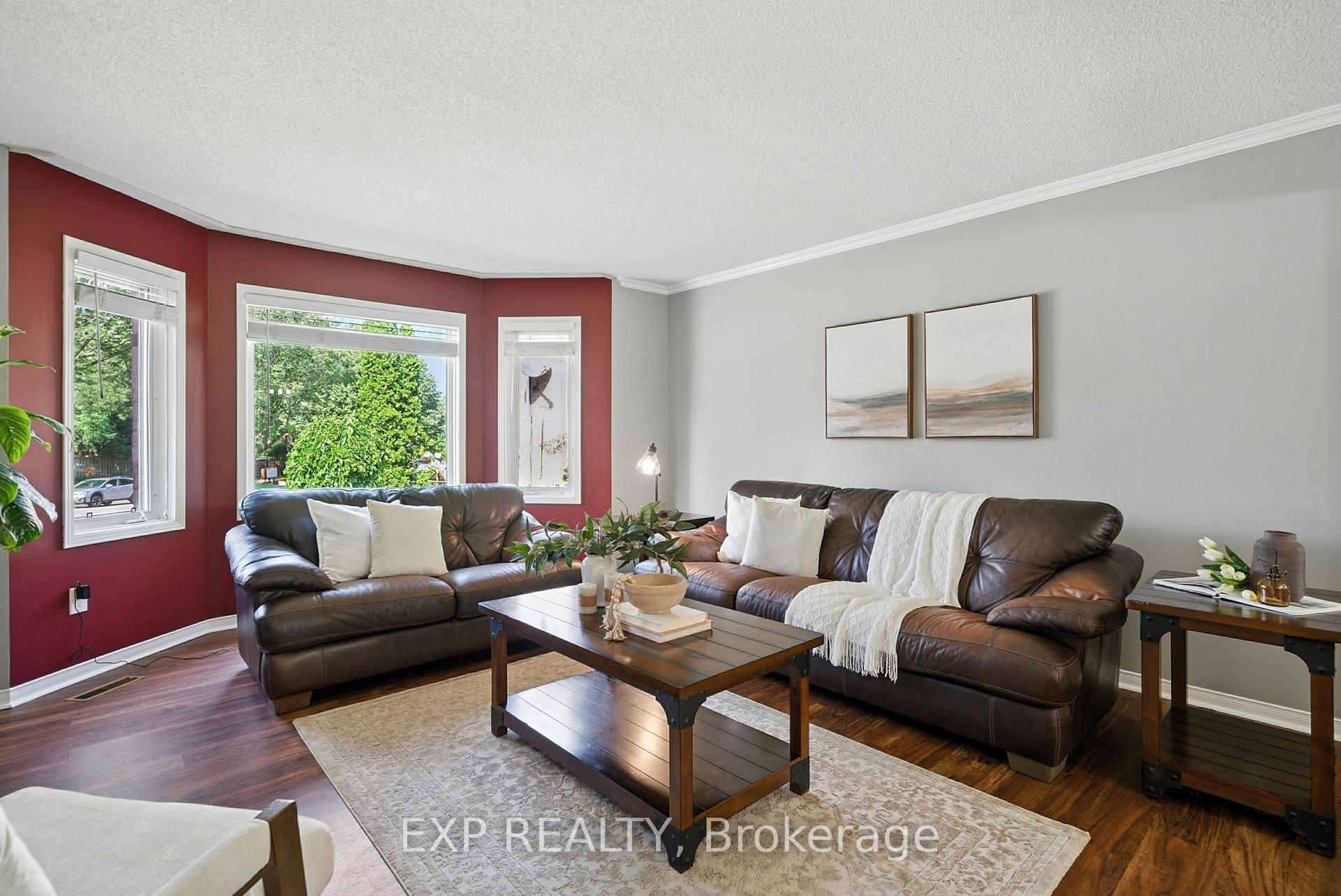 Photo 7 of 17 Farncomb Crescent, Clarington, Bowmanville — HOMEH