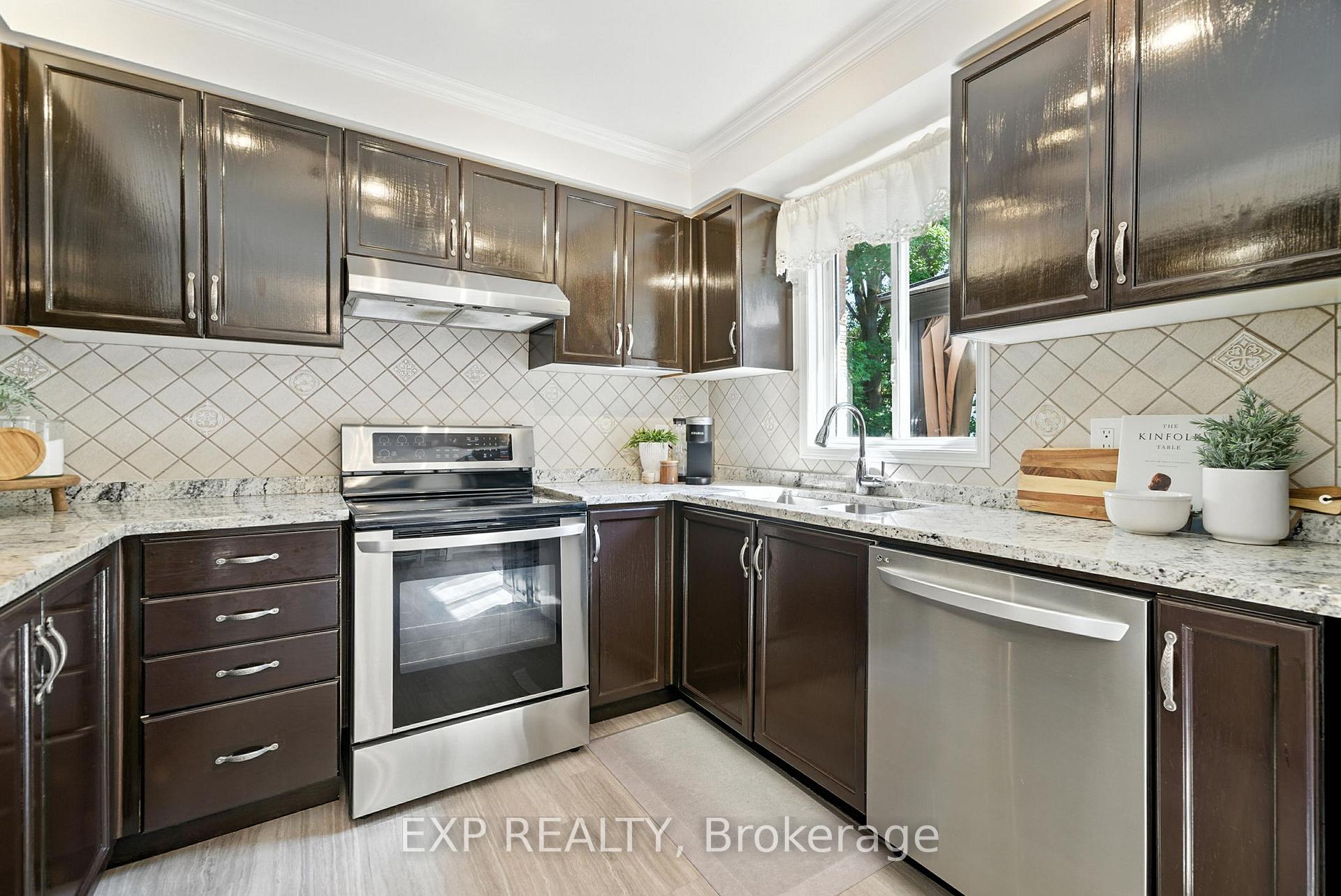 Photo 10 of 17 Farncomb Crescent, Clarington, Bowmanville — HOMEH
