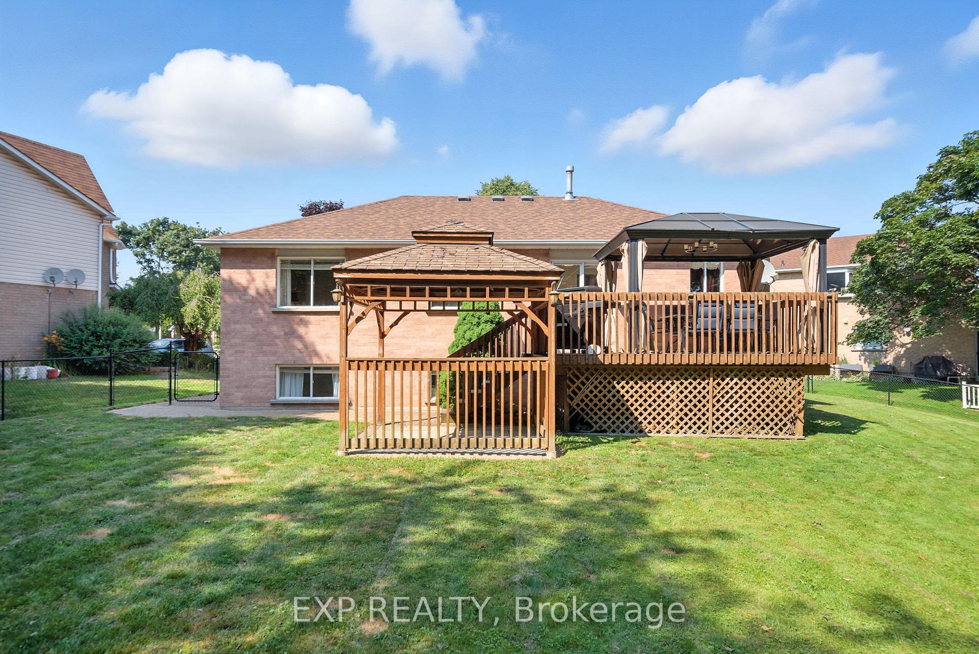 Photo 24 of 17 Farncomb Crescent, Clarington, Bowmanville — HOMEH