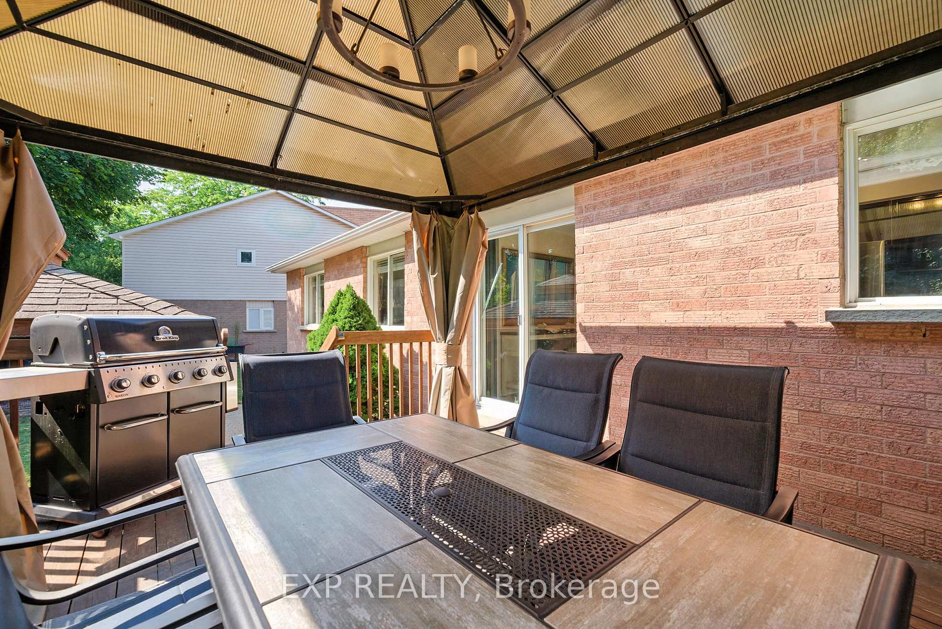 Photo 25 of 17 Farncomb Crescent, Clarington, Bowmanville — HOMEH