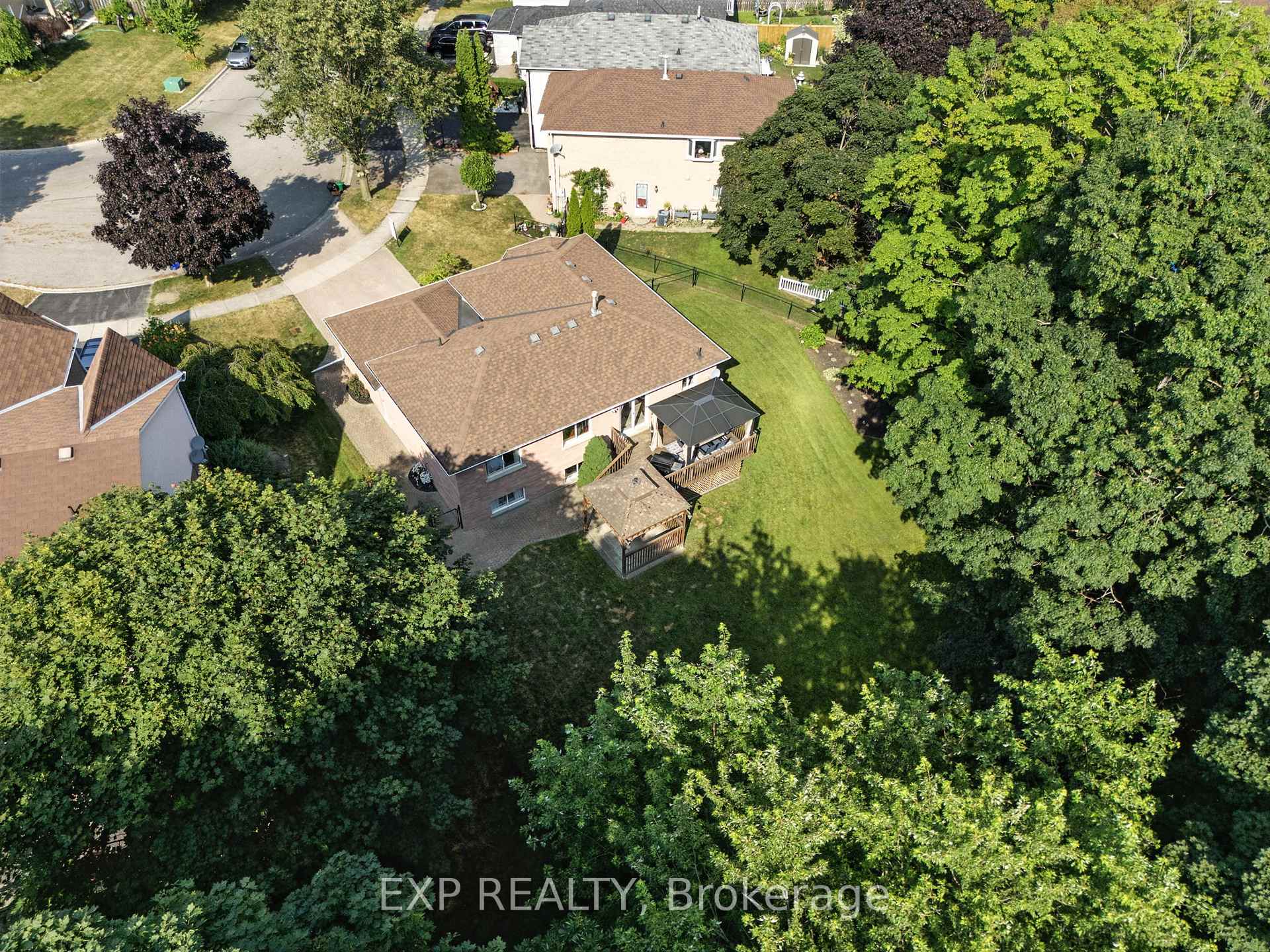 Photo 31 of 17 Farncomb Crescent, Clarington, Bowmanville — HOMEH