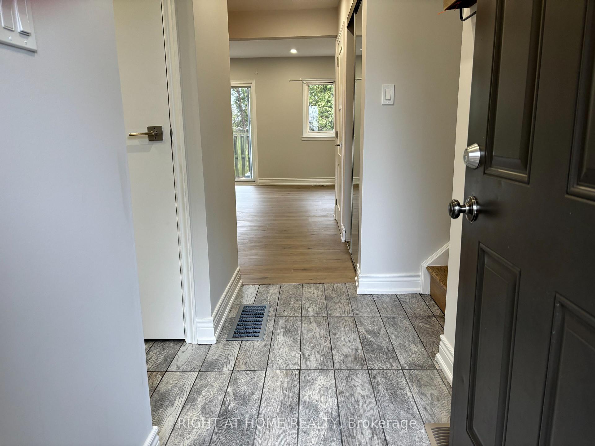 Photo 3 of Unit 45, 25 Garrow Drive, Hamilton, Gilkson — HOMEH