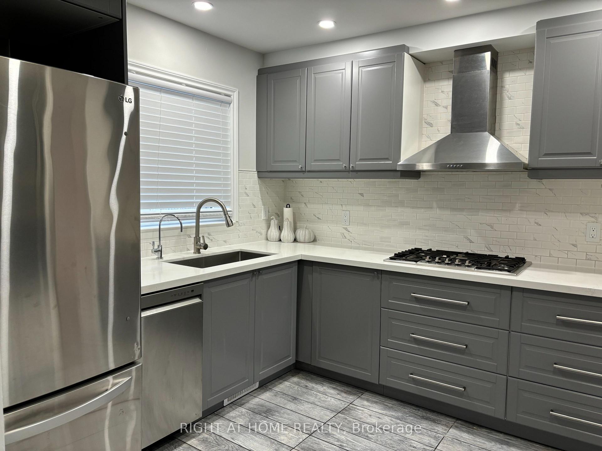 Photo 4 of Unit 45, 25 Garrow Drive, Hamilton, Gilkson — HOMEH