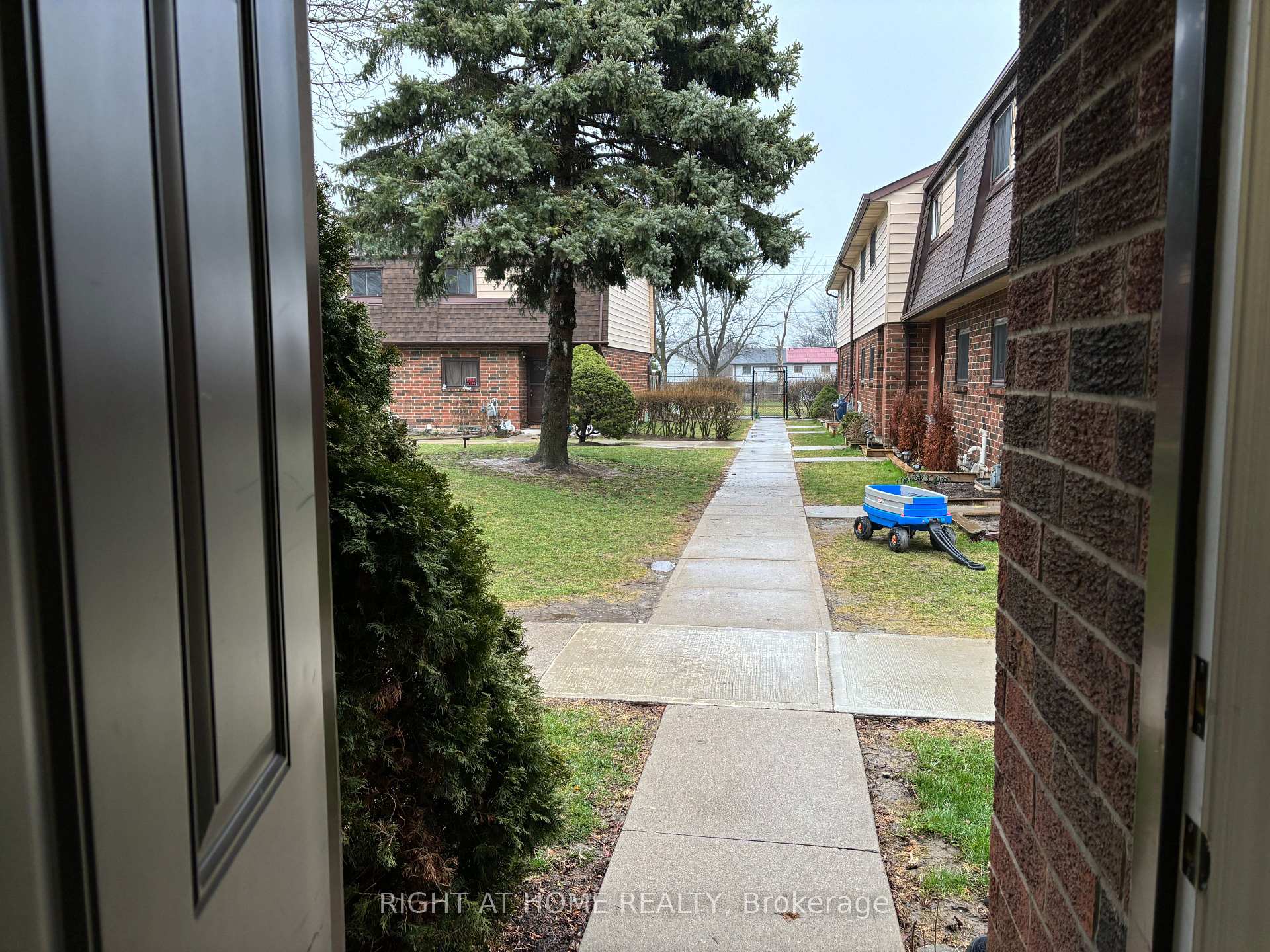 Photo 30 of Unit 45, 25 Garrow Drive, Hamilton, Gilkson — HOMEH