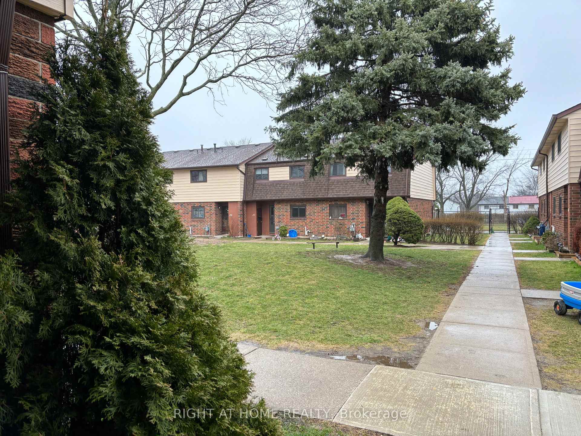 Photo 31 of Unit 45, 25 Garrow Drive, Hamilton, Gilkson — HOMEH