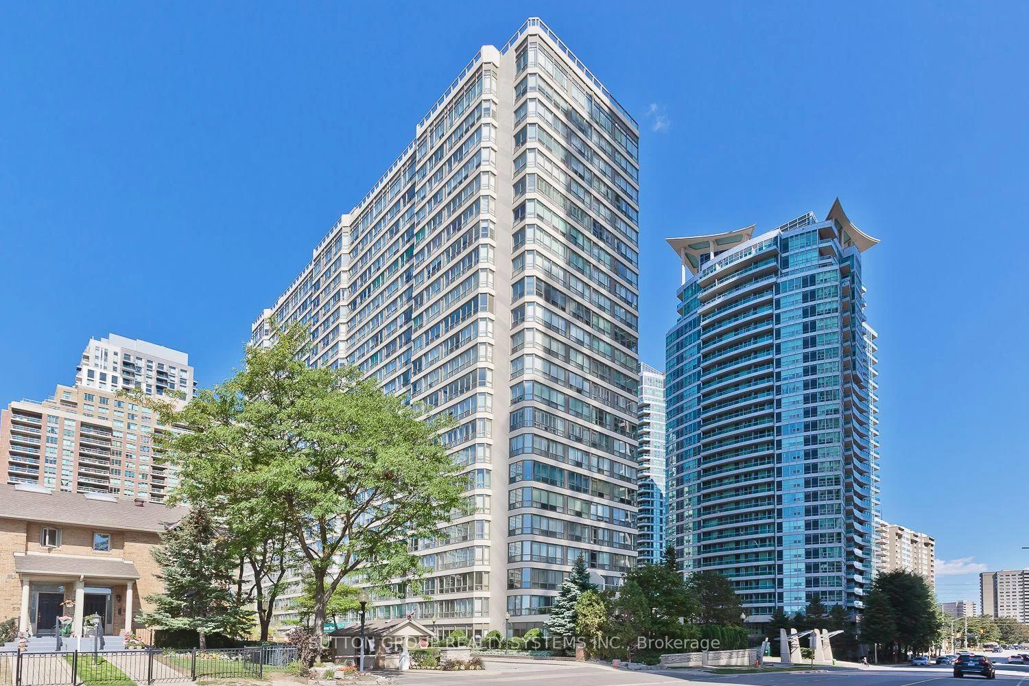 Photo 3 of Unit 1214, 55 Elm Drive, Mississauga, City Centre — HOMEH