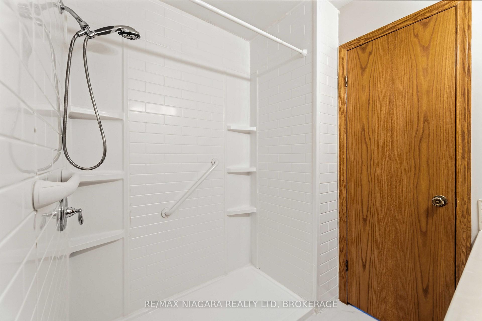 Photo 10 of 34 Royal Road, Port Colborne, Main Street — HOMEH