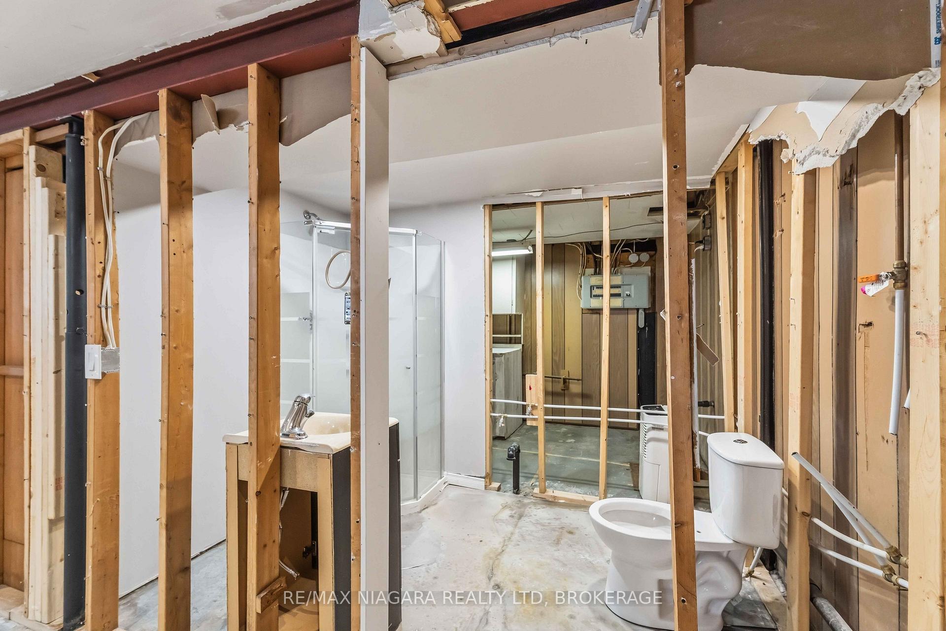 Photo 19 of 34 Royal Road, Port Colborne, Main Street — HOMEH
