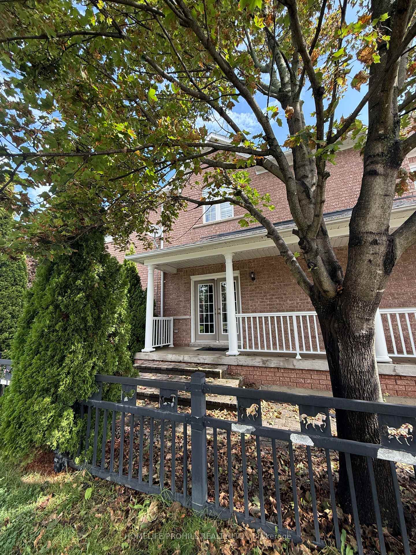 Photo 4 of 2 Hawstead Crescent, Whitby, Brooklin — HOMEH