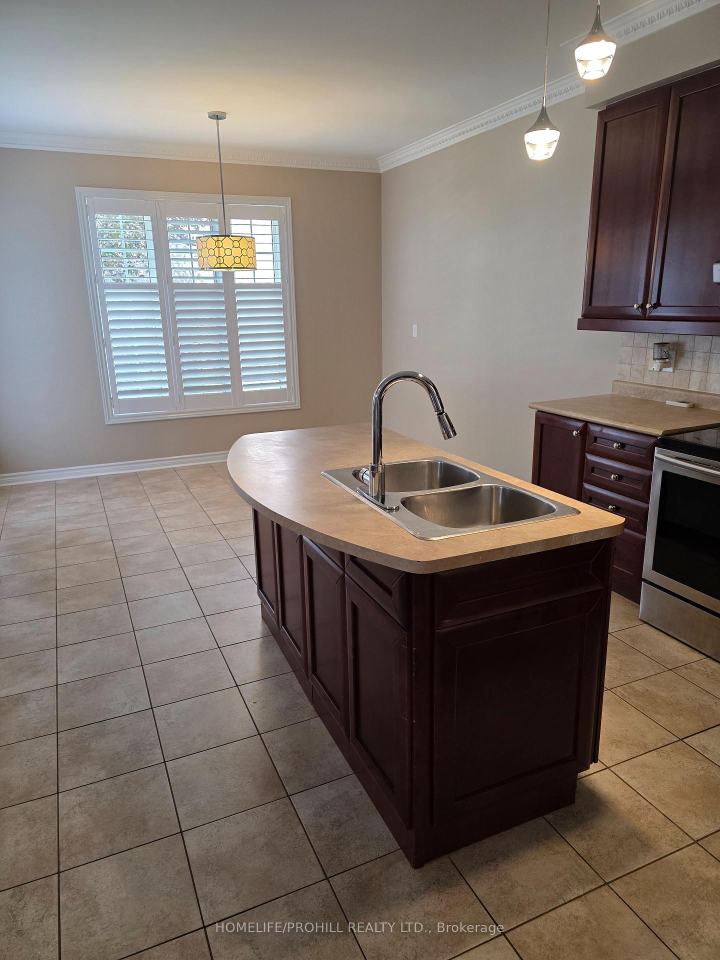 Photo 10 of 2 Hawstead Crescent, Whitby, Brooklin — HOMEH