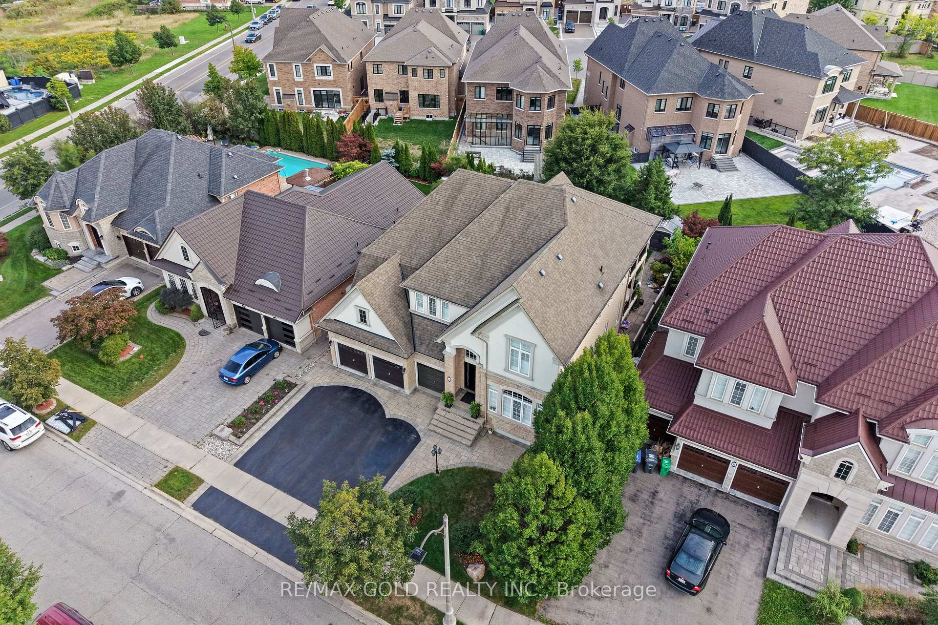 Photo 10 of 6 Pasadena Avenue, Brampton, Bram East — HOMEH