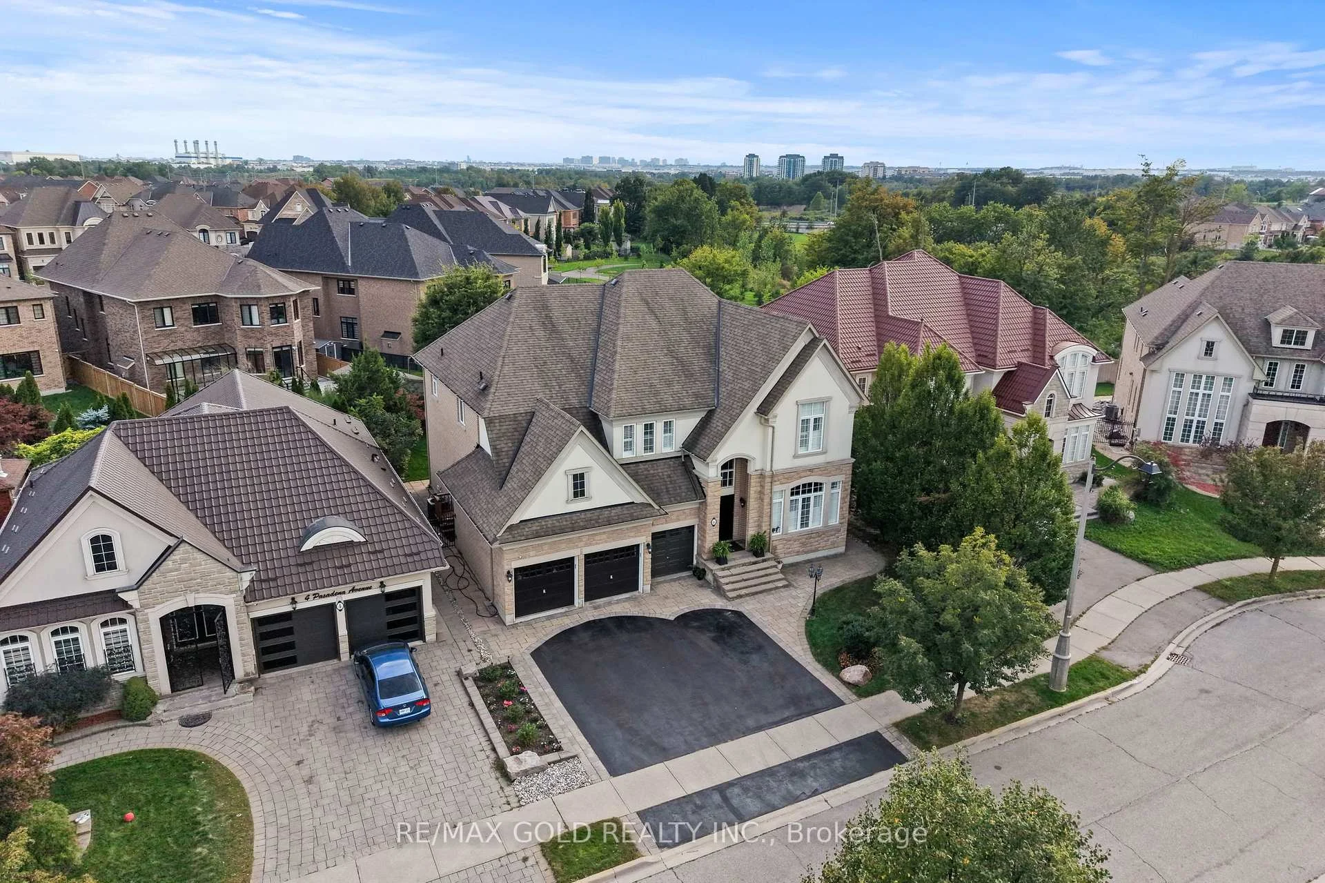 Photo 8 of 6 Pasadena Avenue, Brampton, Bram East — HOMEH
