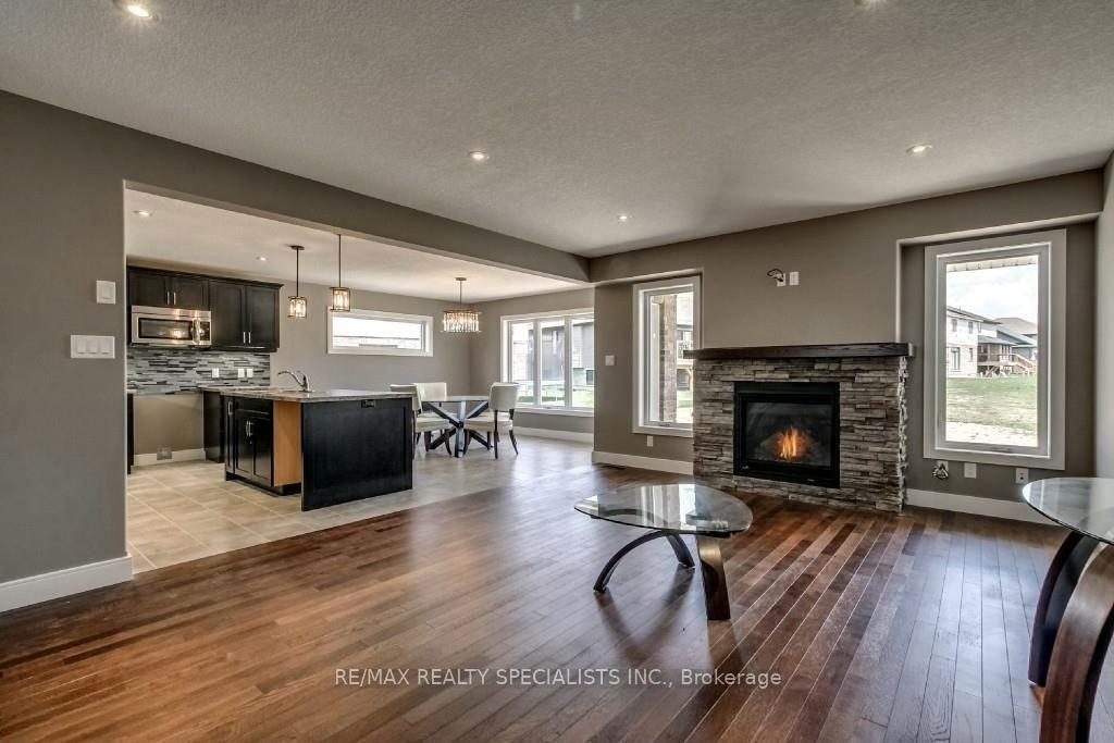 Photo 2 of 720 Halifax Road, Woodstock, Woodstock - North — HOMEH