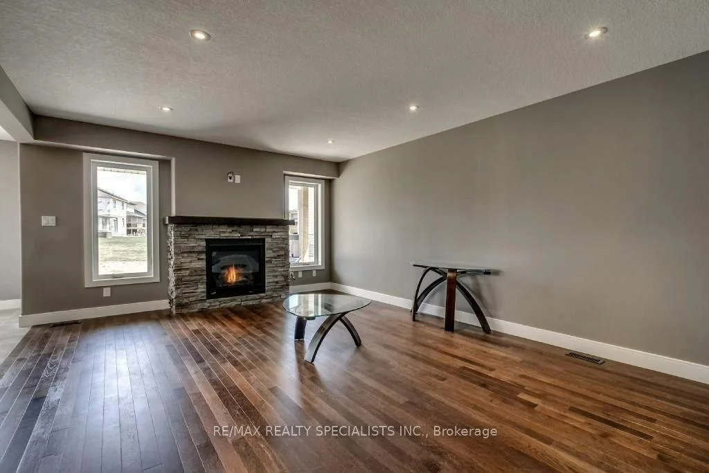 Photo 6 of 720 Halifax Road, Woodstock, Woodstock - North — HOMEH