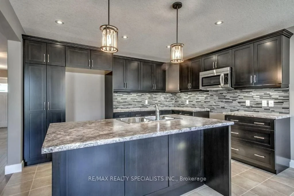 Photo 9 of 720 Halifax Road, Woodstock, Woodstock - North — HOMEH