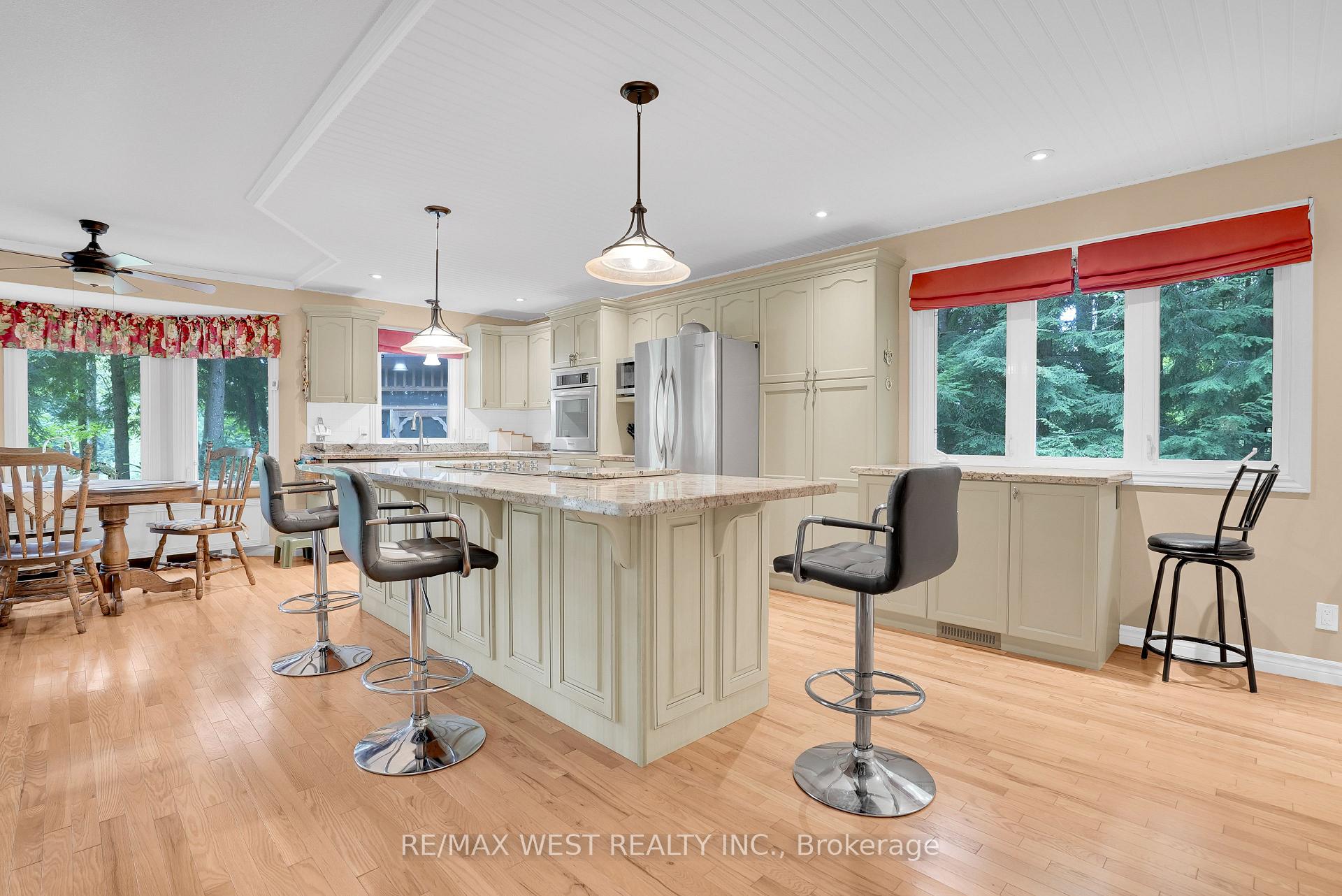 Photo 4 of 20 Deerhurst Highlands Drive, Huntsville, Chaffey — HOMEH