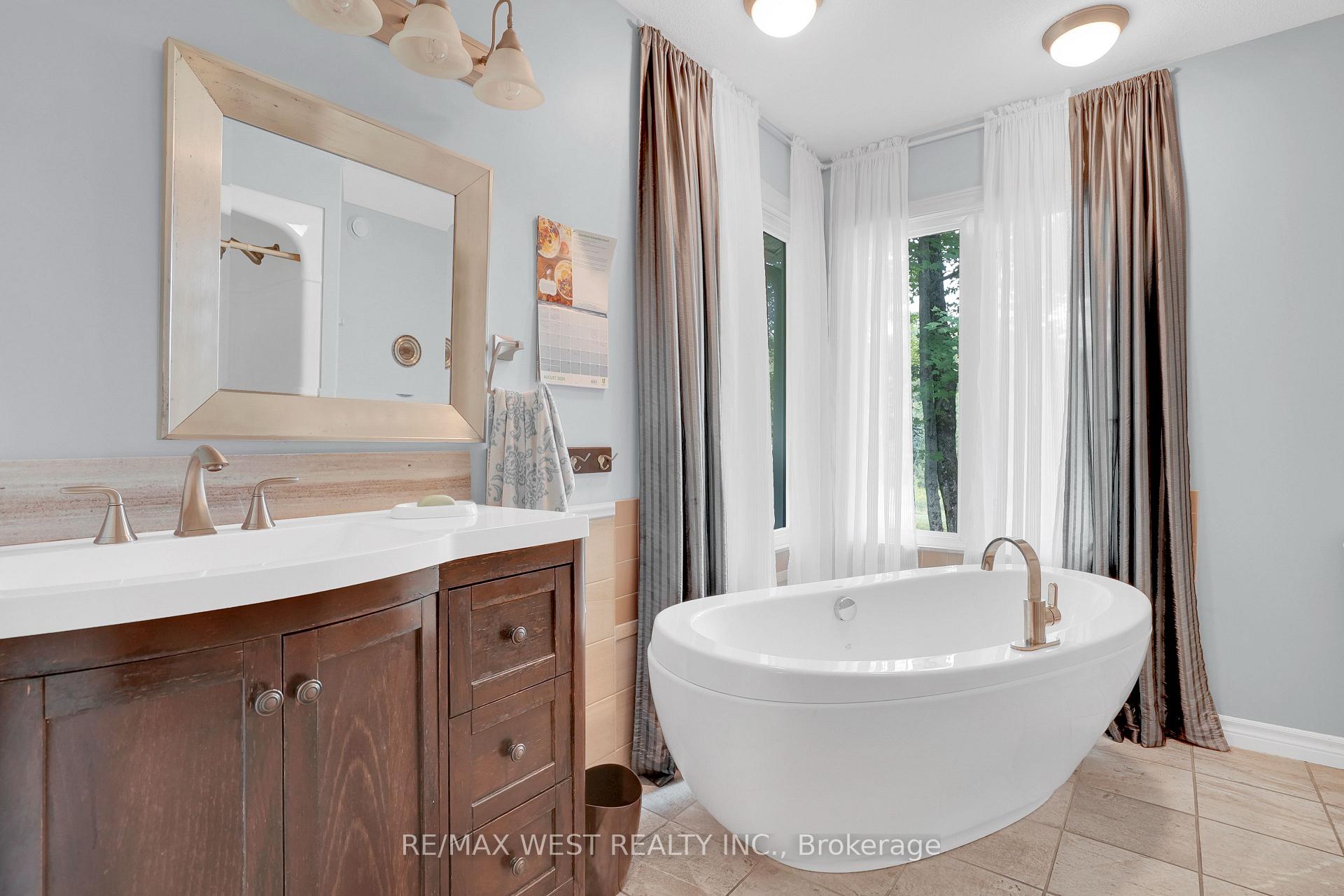 Photo 8 of 20 Deerhurst Highlands Drive, Huntsville, Chaffey — HOMEH