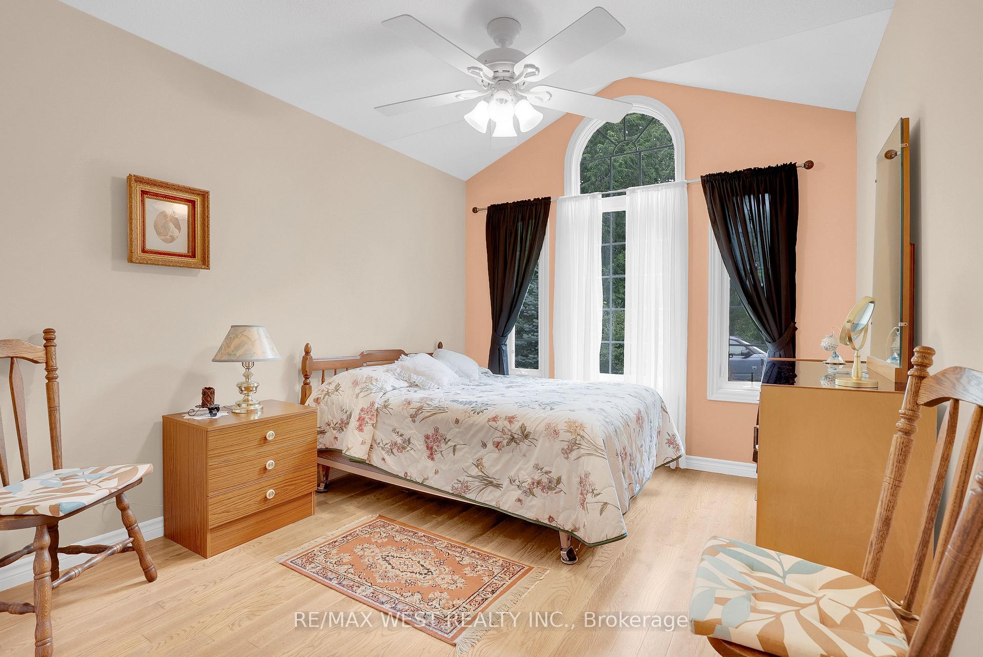 Photo 9 of 20 Deerhurst Highlands Drive, Huntsville, Chaffey — HOMEH