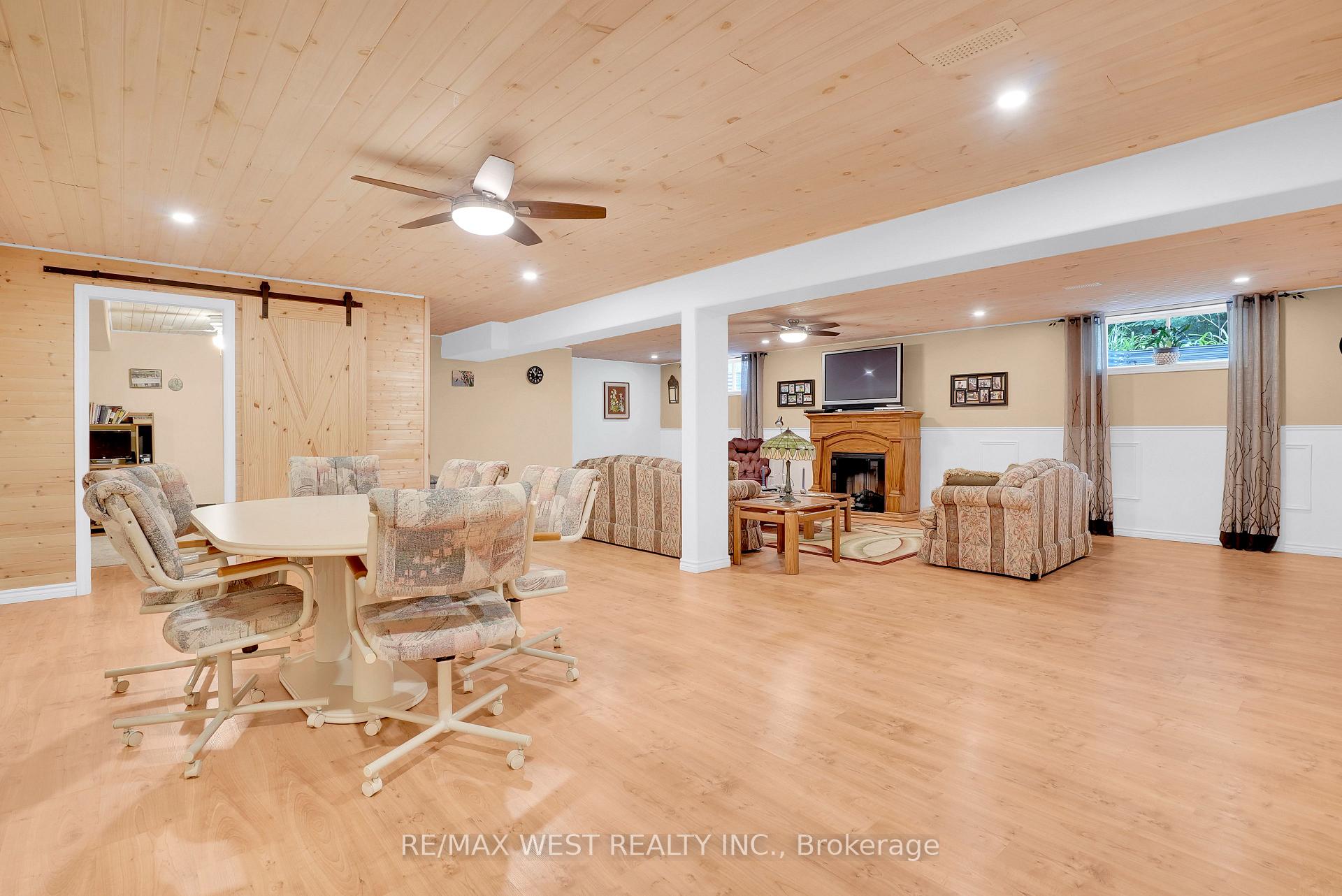 Photo 11 of 20 Deerhurst Highlands Drive, Huntsville, Chaffey — HOMEH