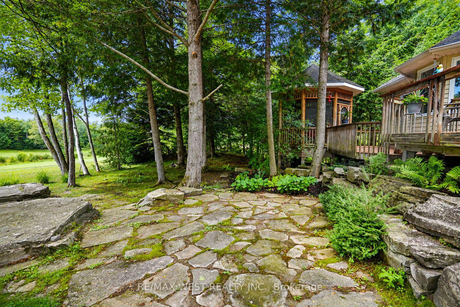 Photo 16 of 20 Deerhurst Highlands Drive, Huntsville, Chaffey — HOMEH