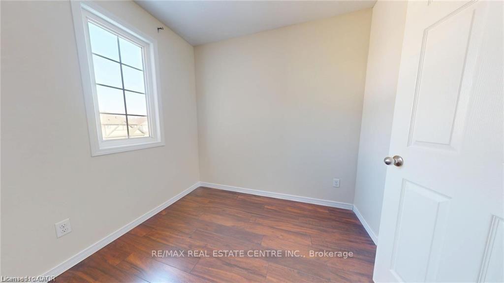 Photo 14 of 11 Sorrento Street, Kitchener, Huron Park — HOMEH