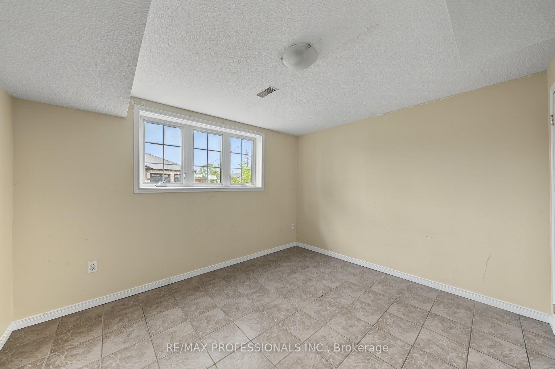 Photo 7 of Unit Lower, 13 Waite Lane, St. Catharines, Oakdale — HOMEH