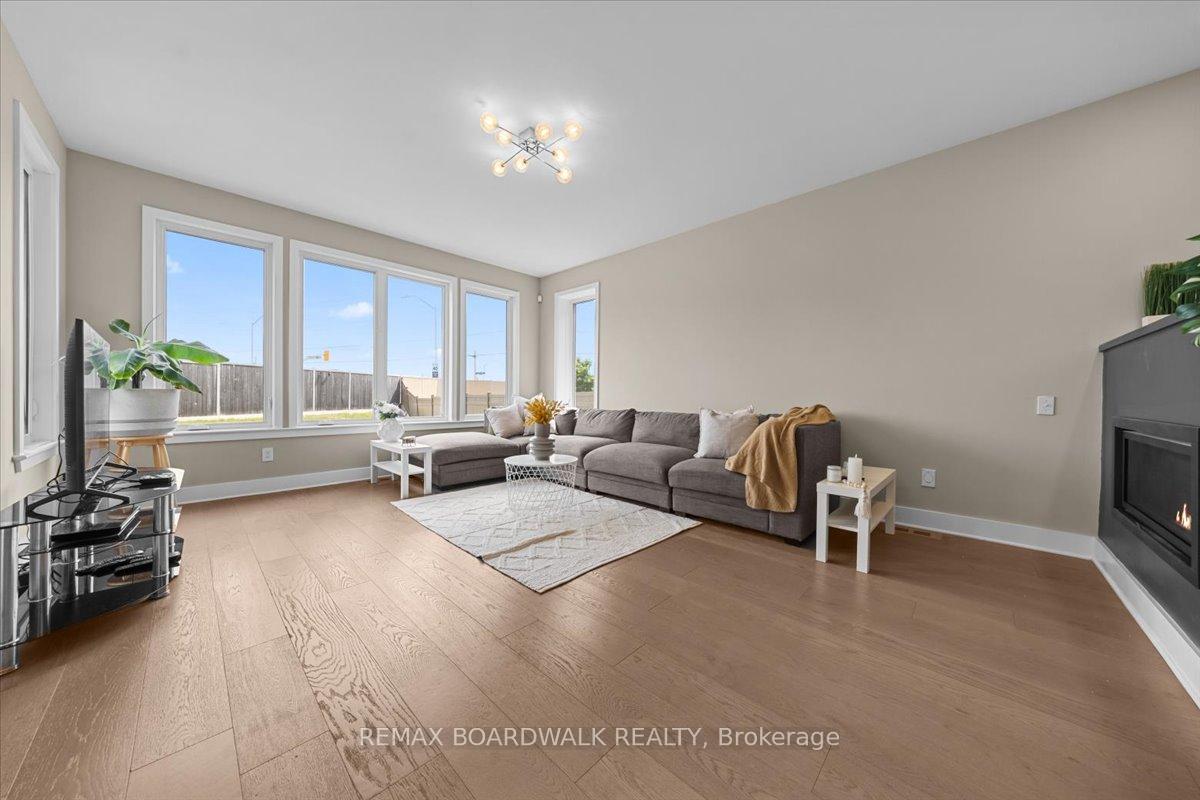 Photo 11 of 620 Barry Helman Drive, Ottawa, Barrhaven - Cedargrove/Fraserdale — HOMEH