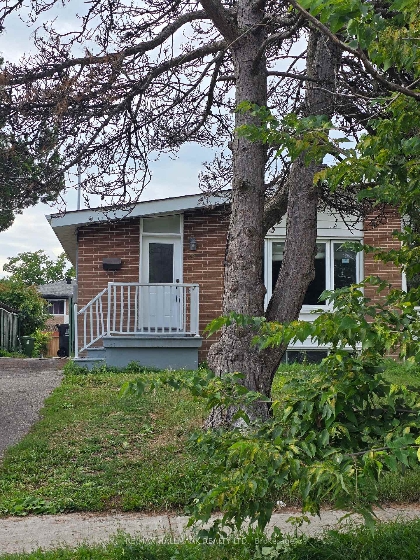 Photo 2 of Unit Upper Portion, 53 Billington Crescent, North York, Parkwoods-Donalda — HOMEH