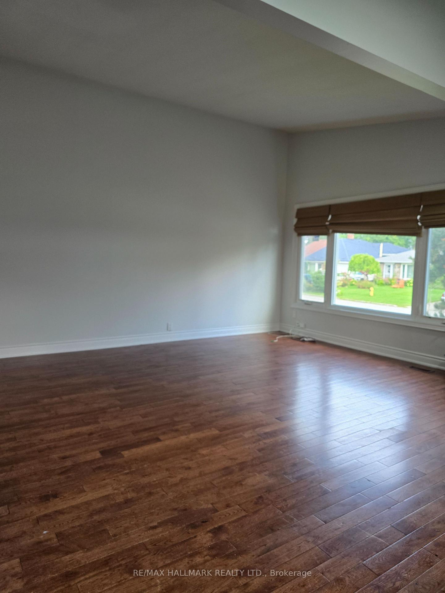 Photo 6 of Unit Upper Portion, 53 Billington Crescent, North York, Parkwoods-Donalda — HOMEH