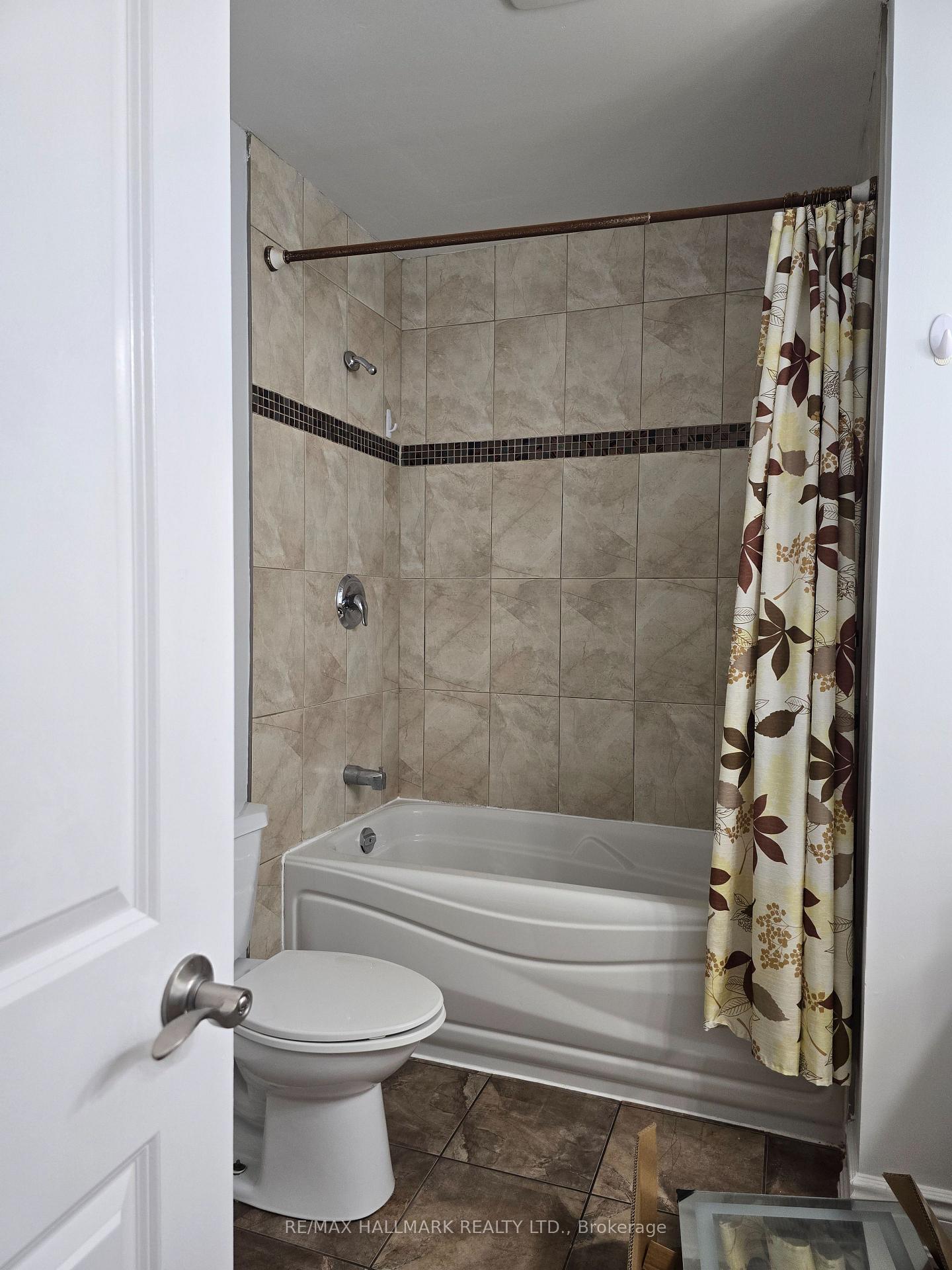Photo 13 of Unit Upper Portion, 53 Billington Crescent, North York, Parkwoods-Donalda — HOMEH