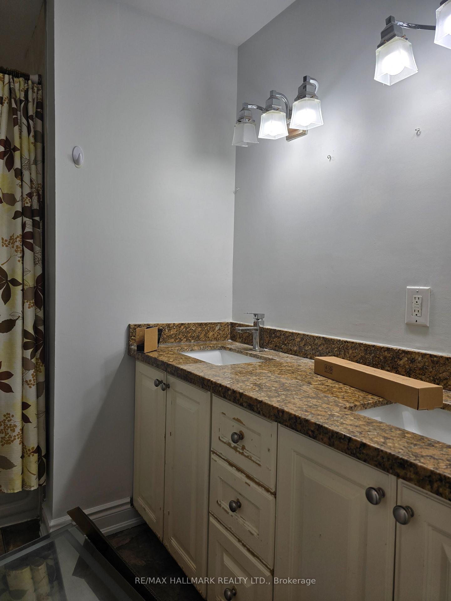 Photo 14 of Unit Upper Portion, 53 Billington Crescent, North York, Parkwoods-Donalda — HOMEH