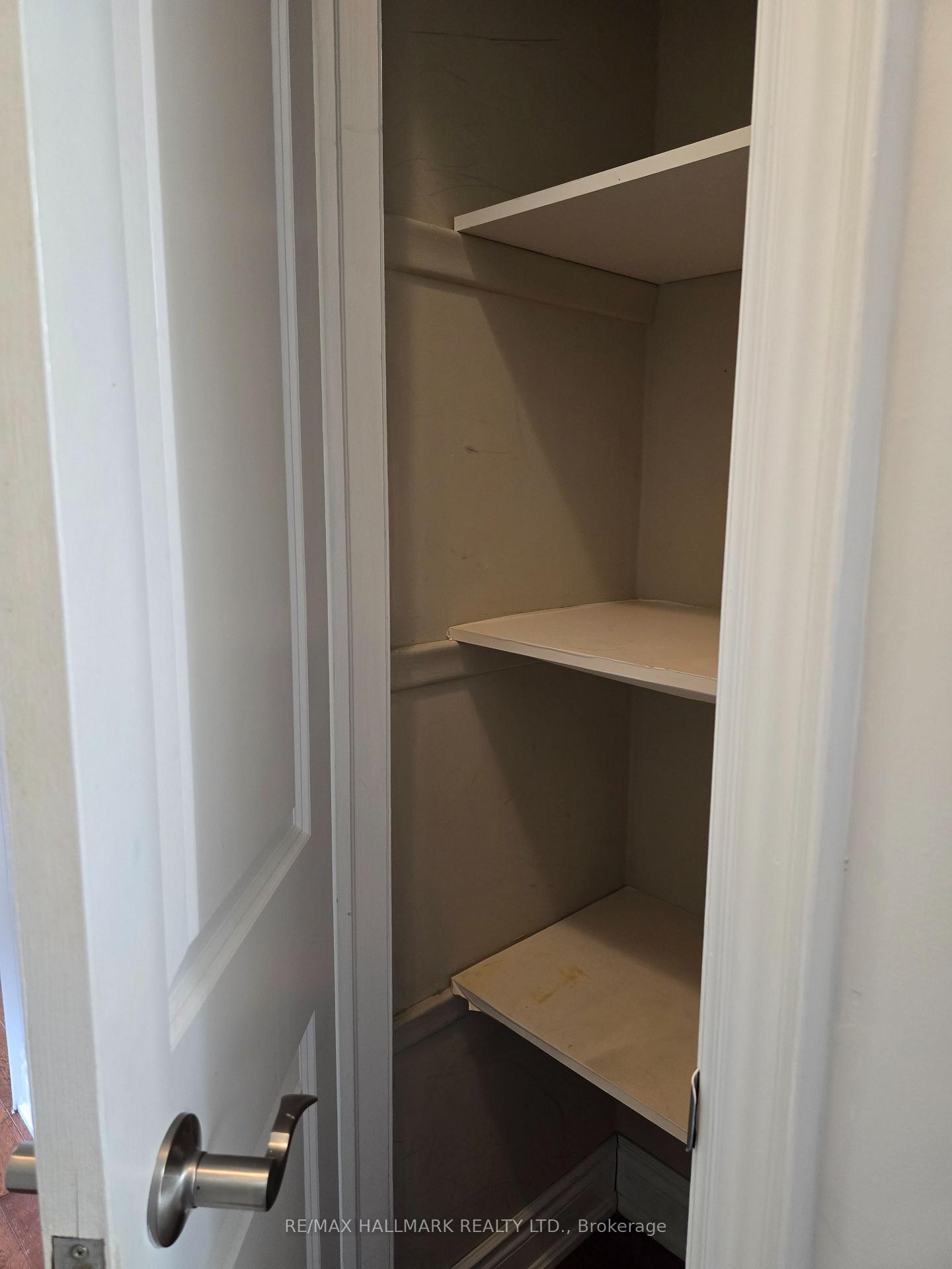 Photo 15 of Unit Upper Portion, 53 Billington Crescent, North York, Parkwoods-Donalda — HOMEH