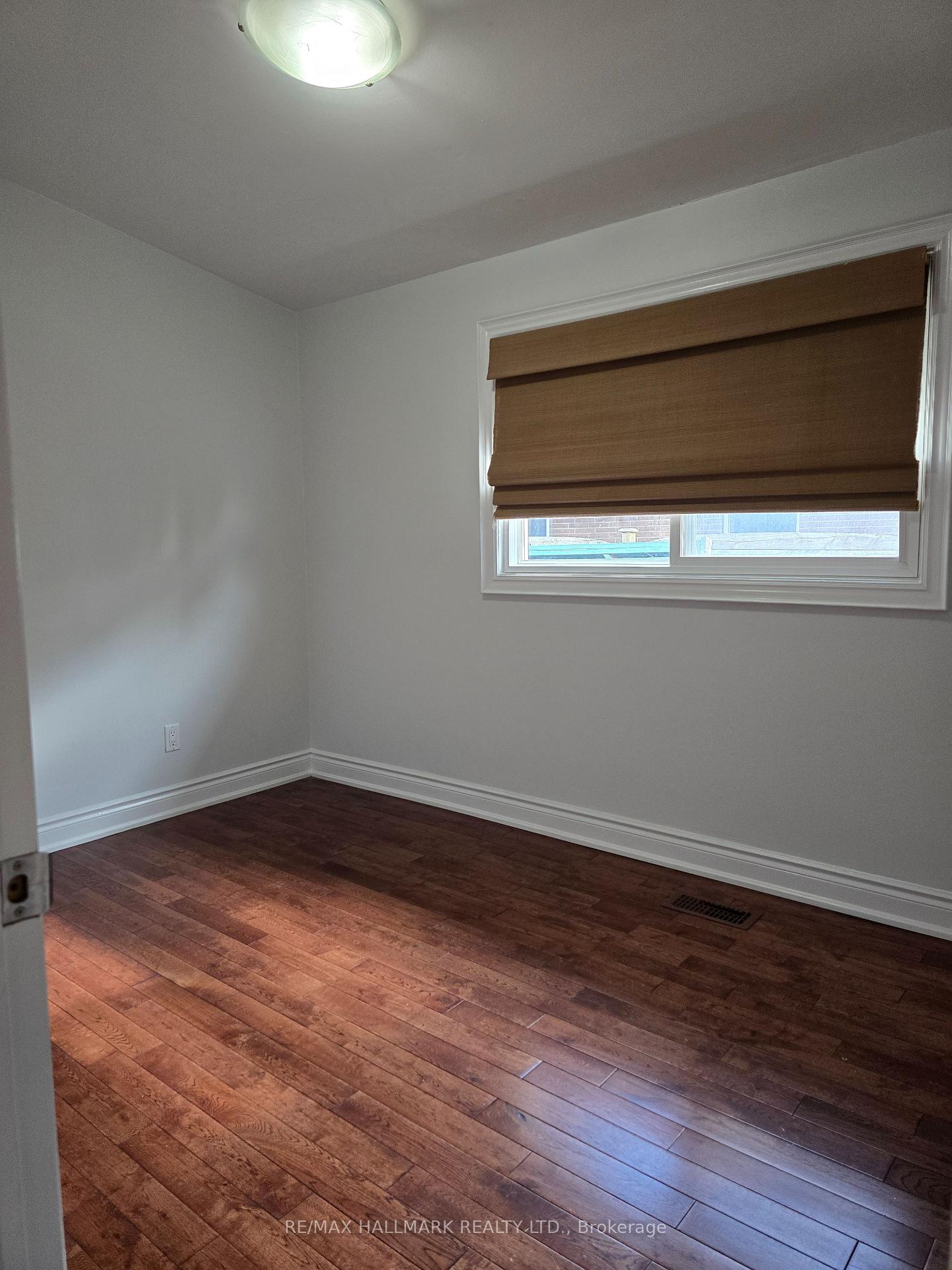 Photo 16 of Unit Upper Portion, 53 Billington Crescent, North York, Parkwoods-Donalda — HOMEH