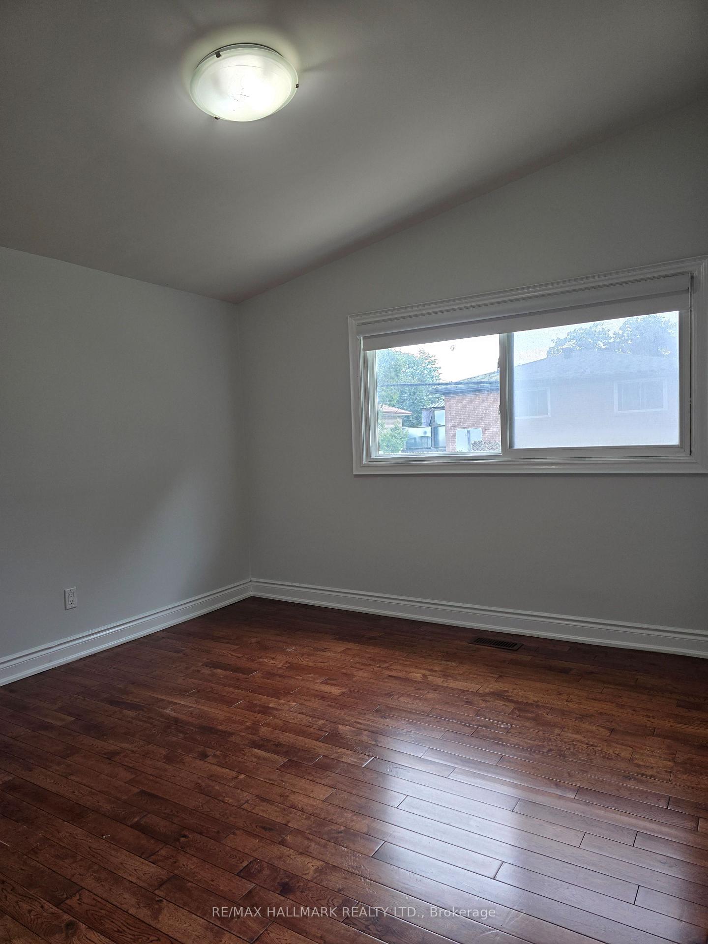 Photo 18 of Unit Upper Portion, 53 Billington Crescent, North York, Parkwoods-Donalda — HOMEH